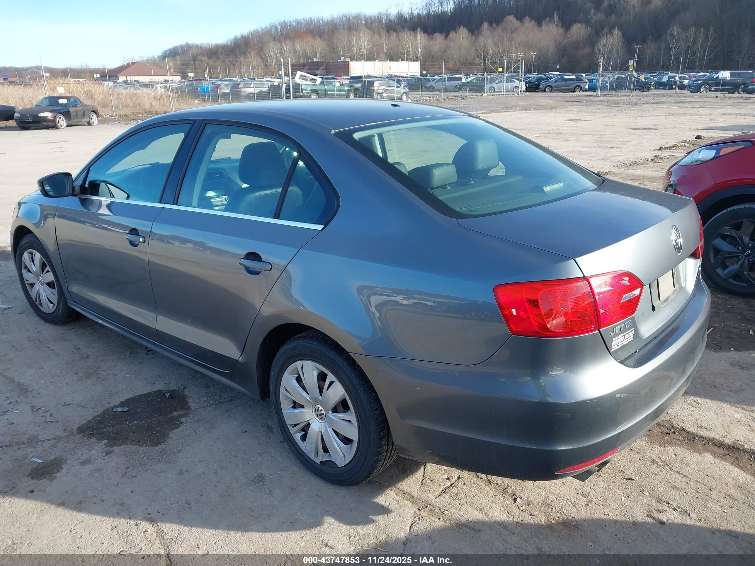 VOLKSWAGEN JETTA image 3