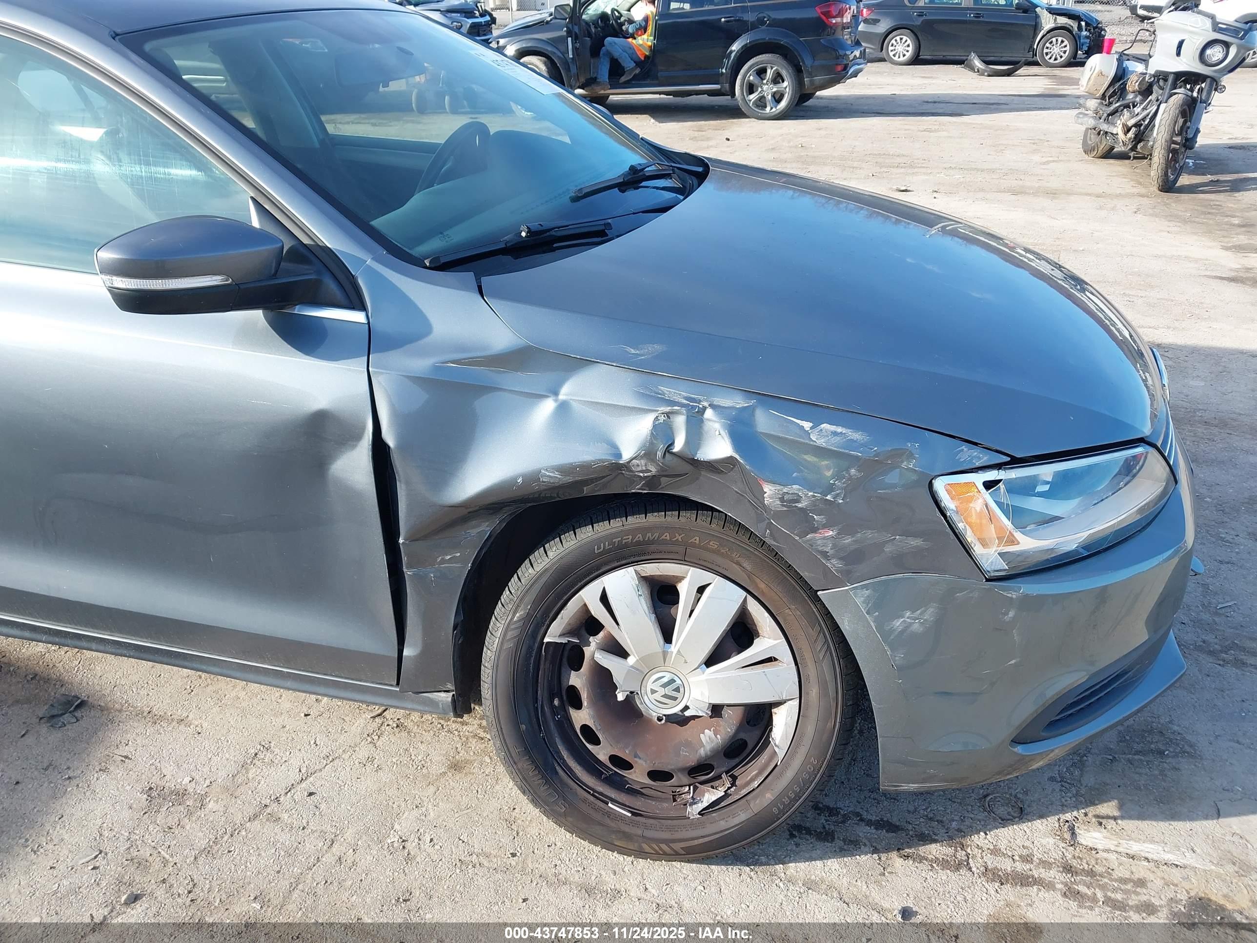 VOLKSWAGEN JETTA image 6