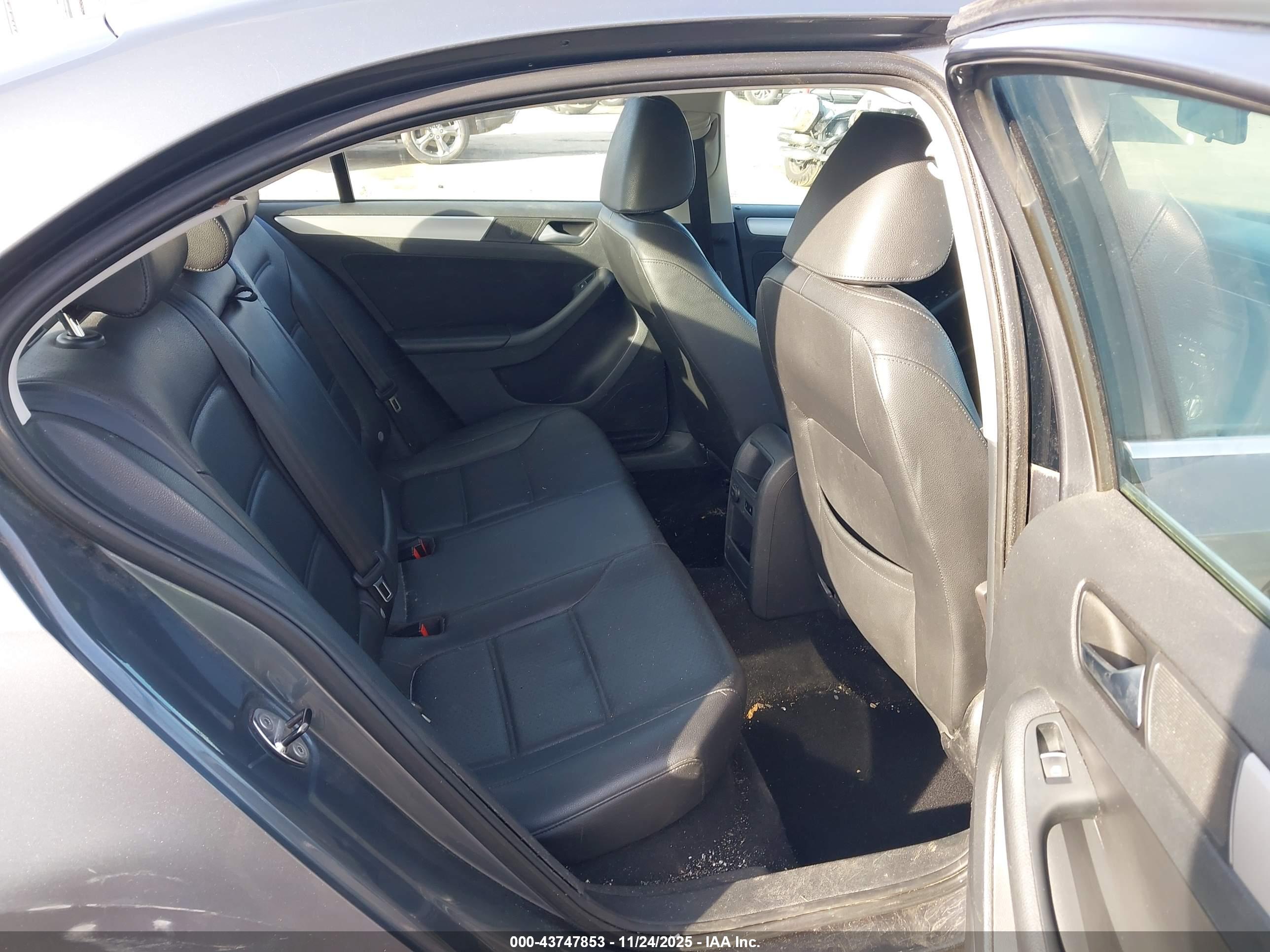 VOLKSWAGEN JETTA image 8