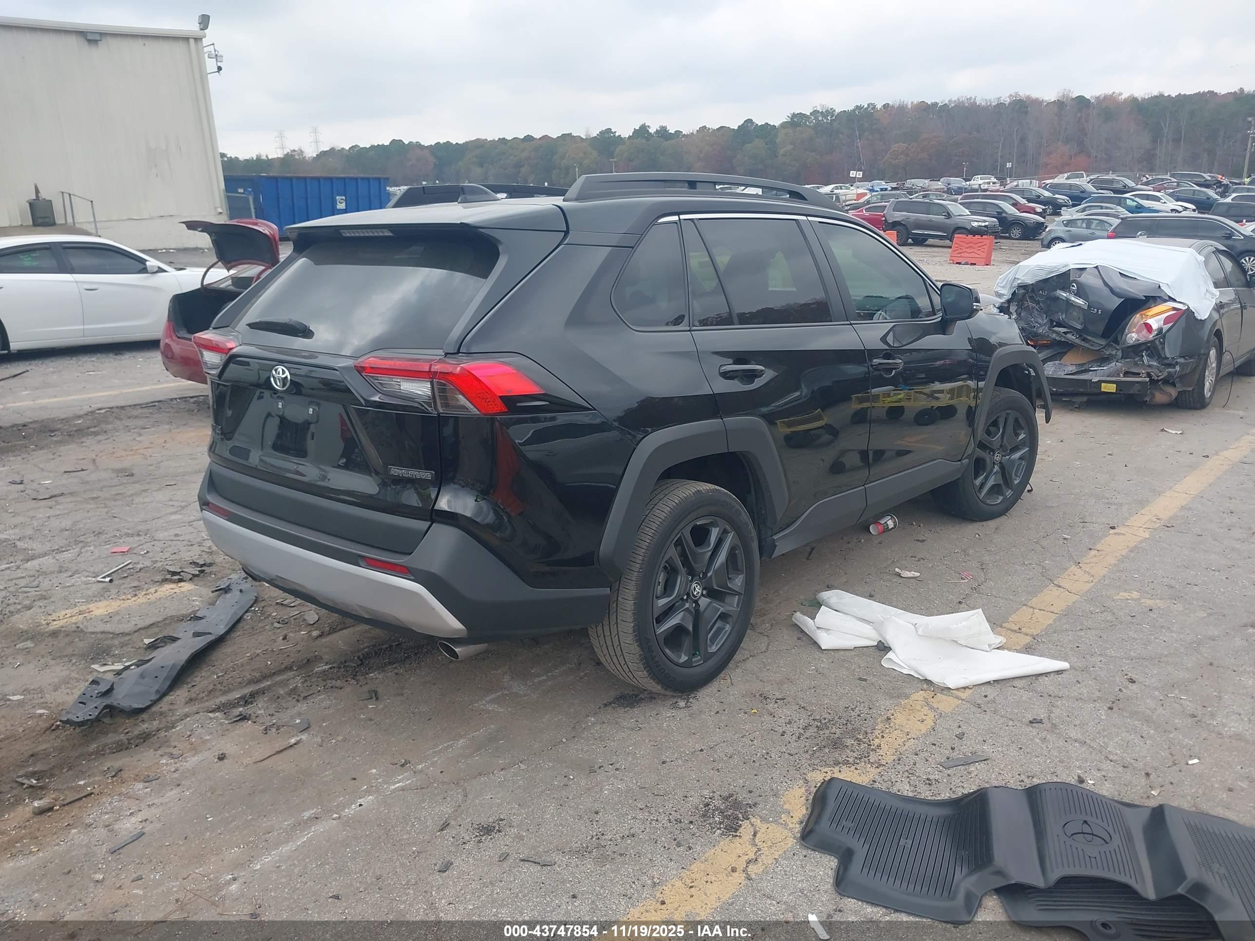 TOYOTA RAV4 image 4