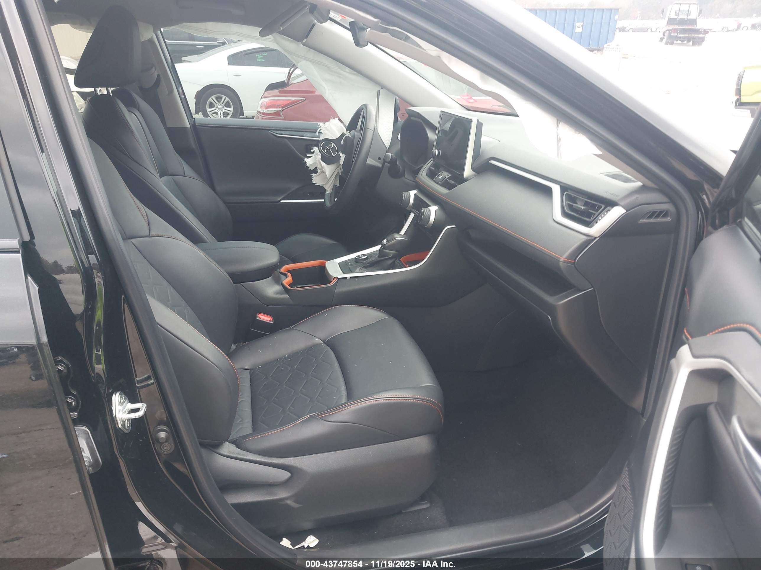 TOYOTA RAV4 image 5