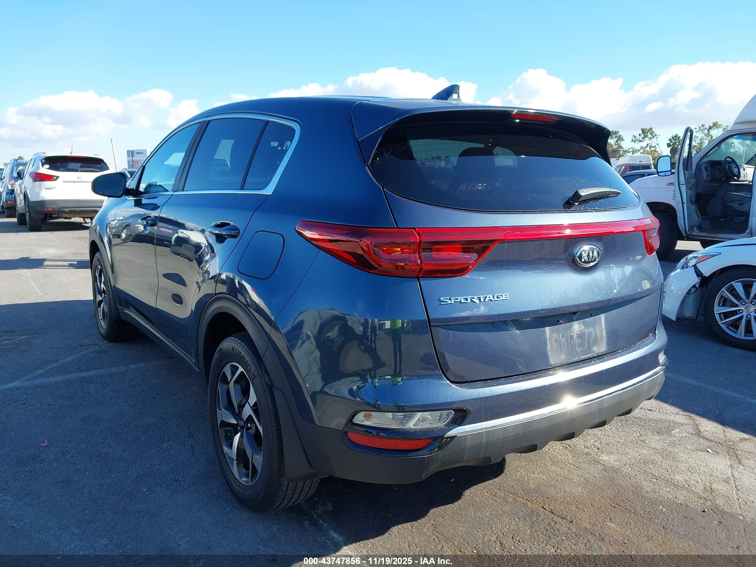 KIA SPORTAGE image 3