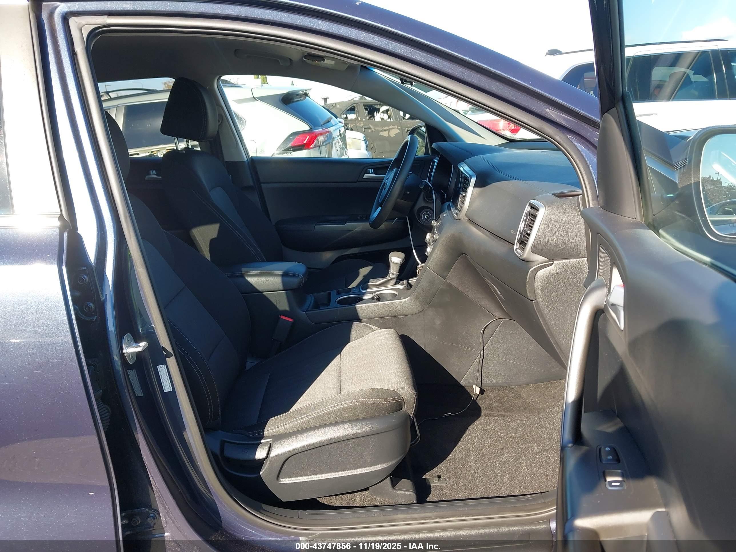 KIA SPORTAGE image 5