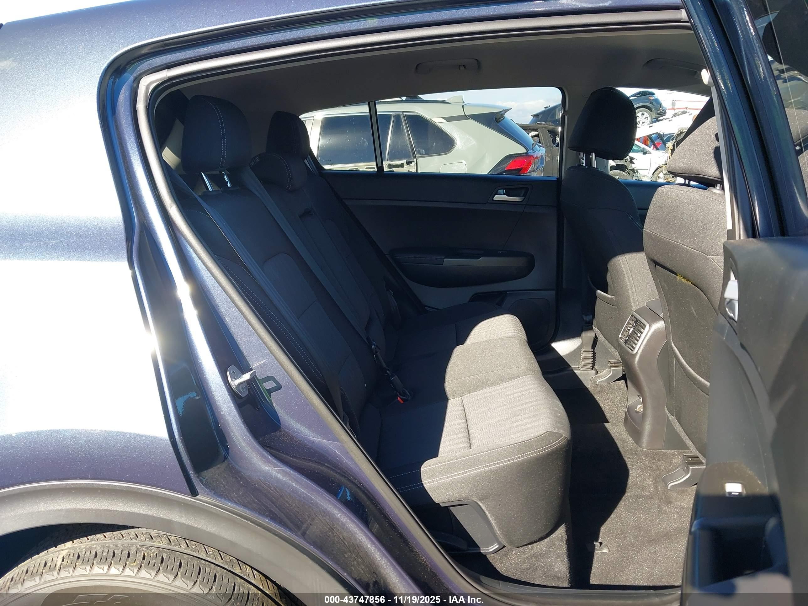 KIA SPORTAGE image 8