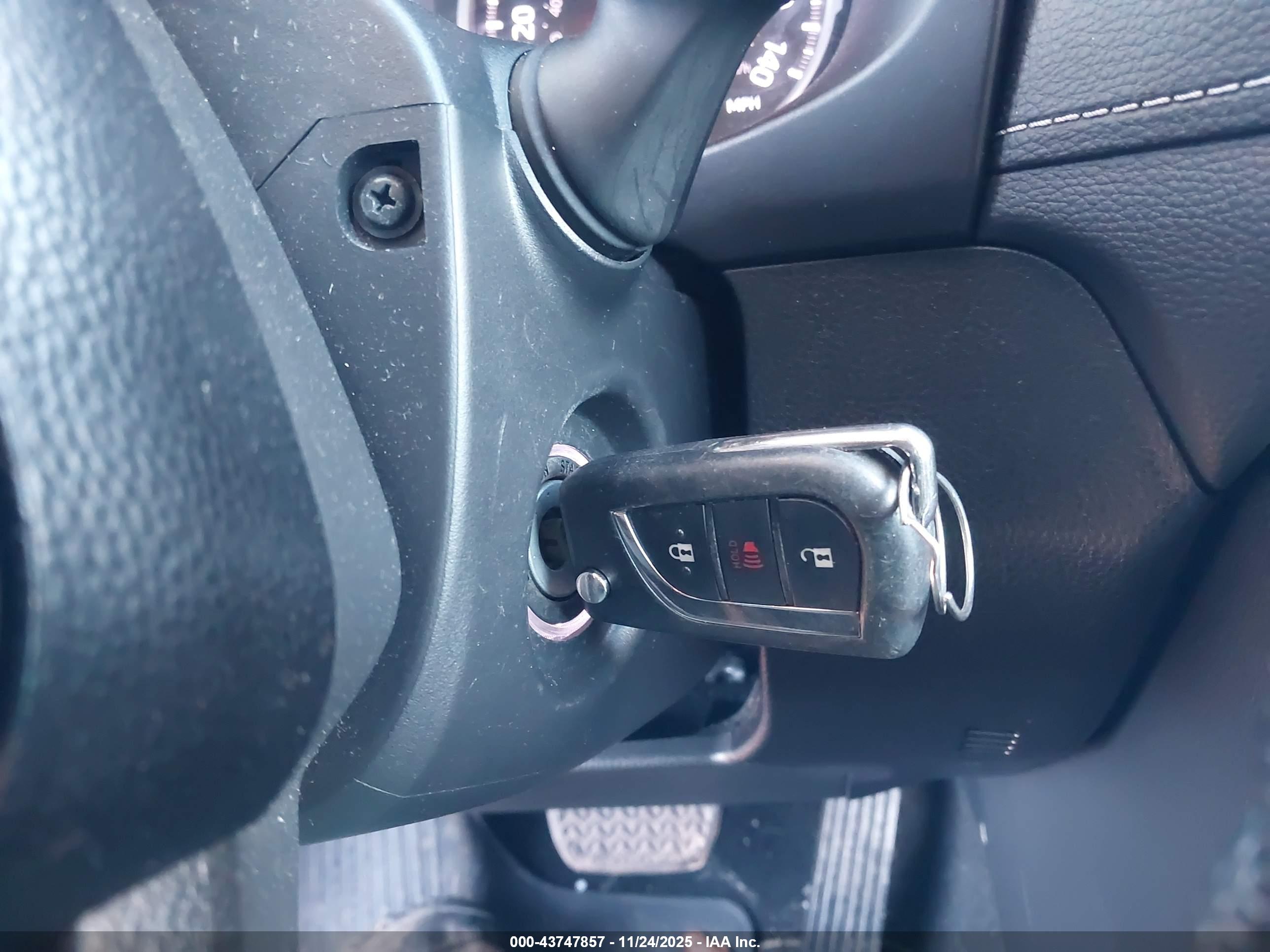 TOYOTA RAV4 image 11