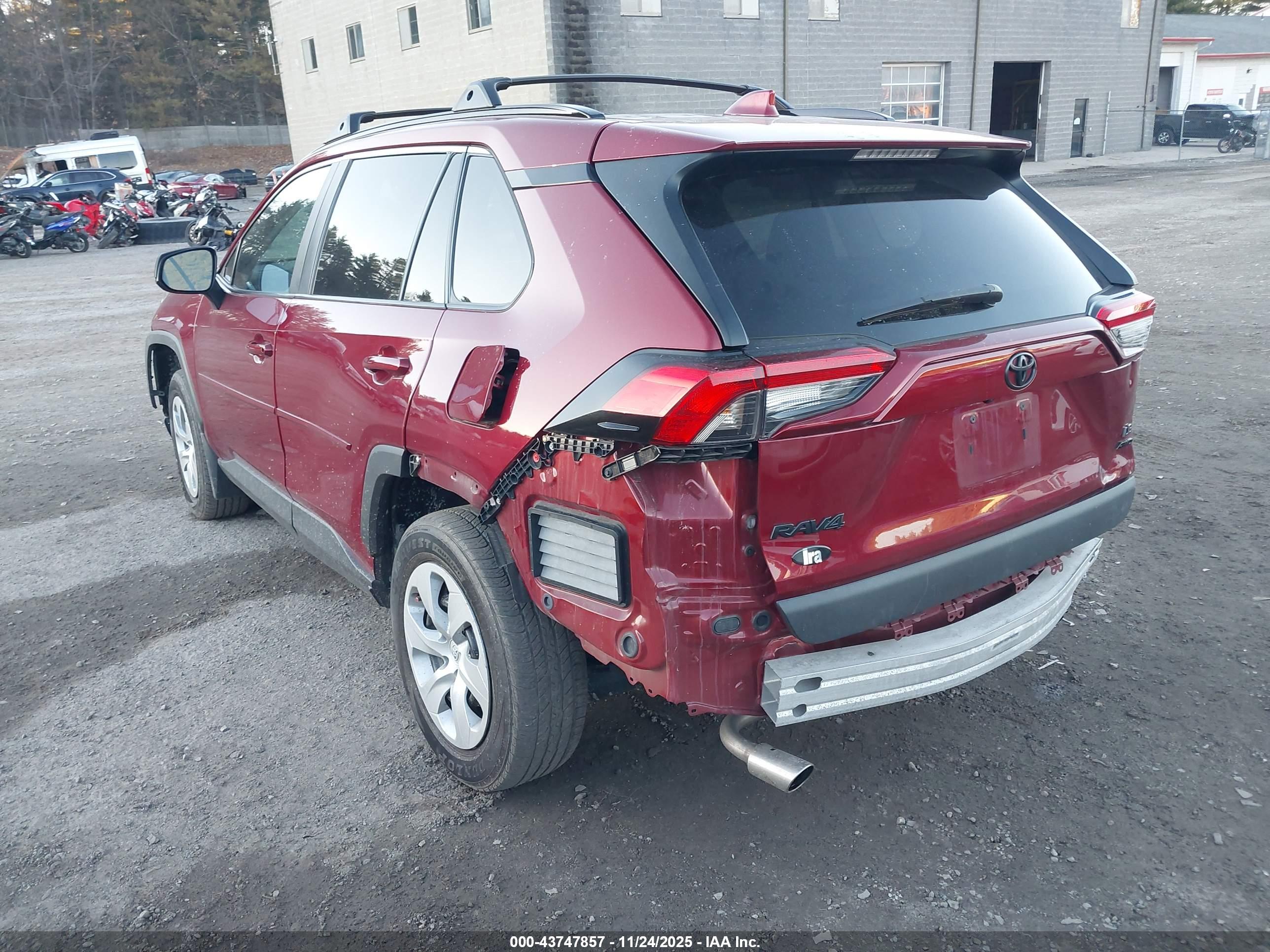 TOYOTA RAV4 image 3