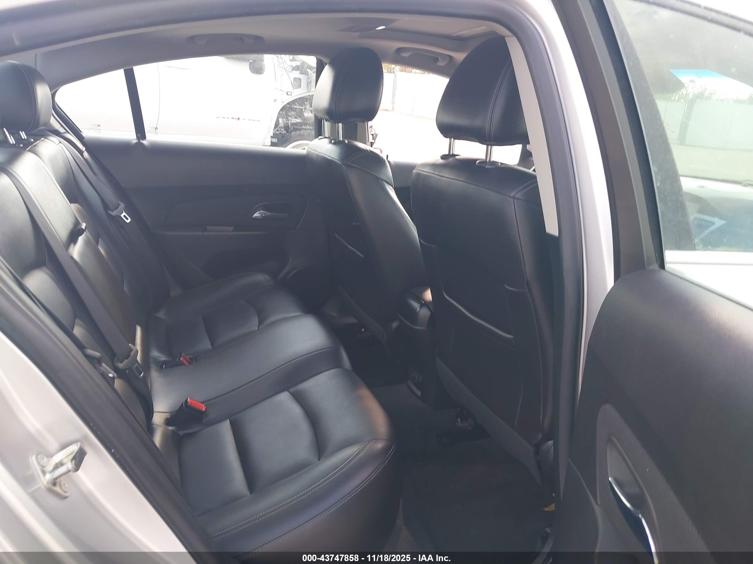 CHEVROLET CRUZE image 8