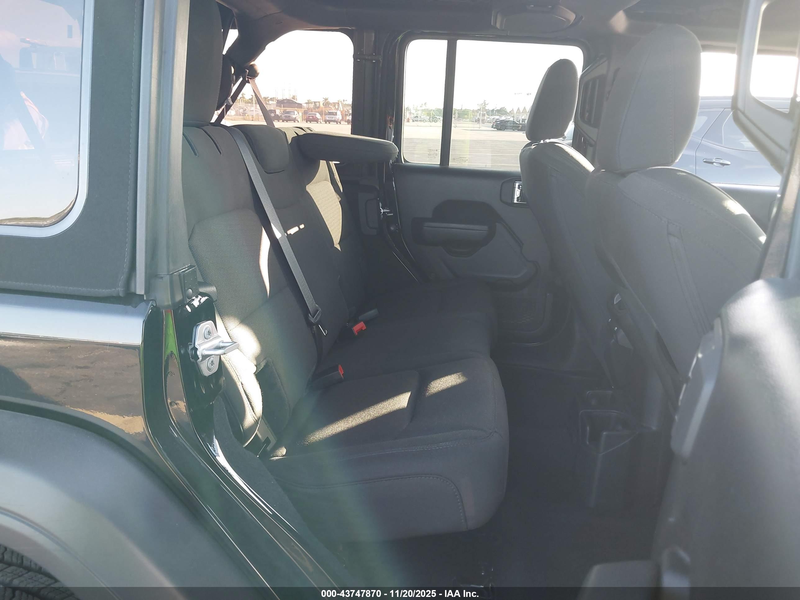 JEEP WRANGLER image 8