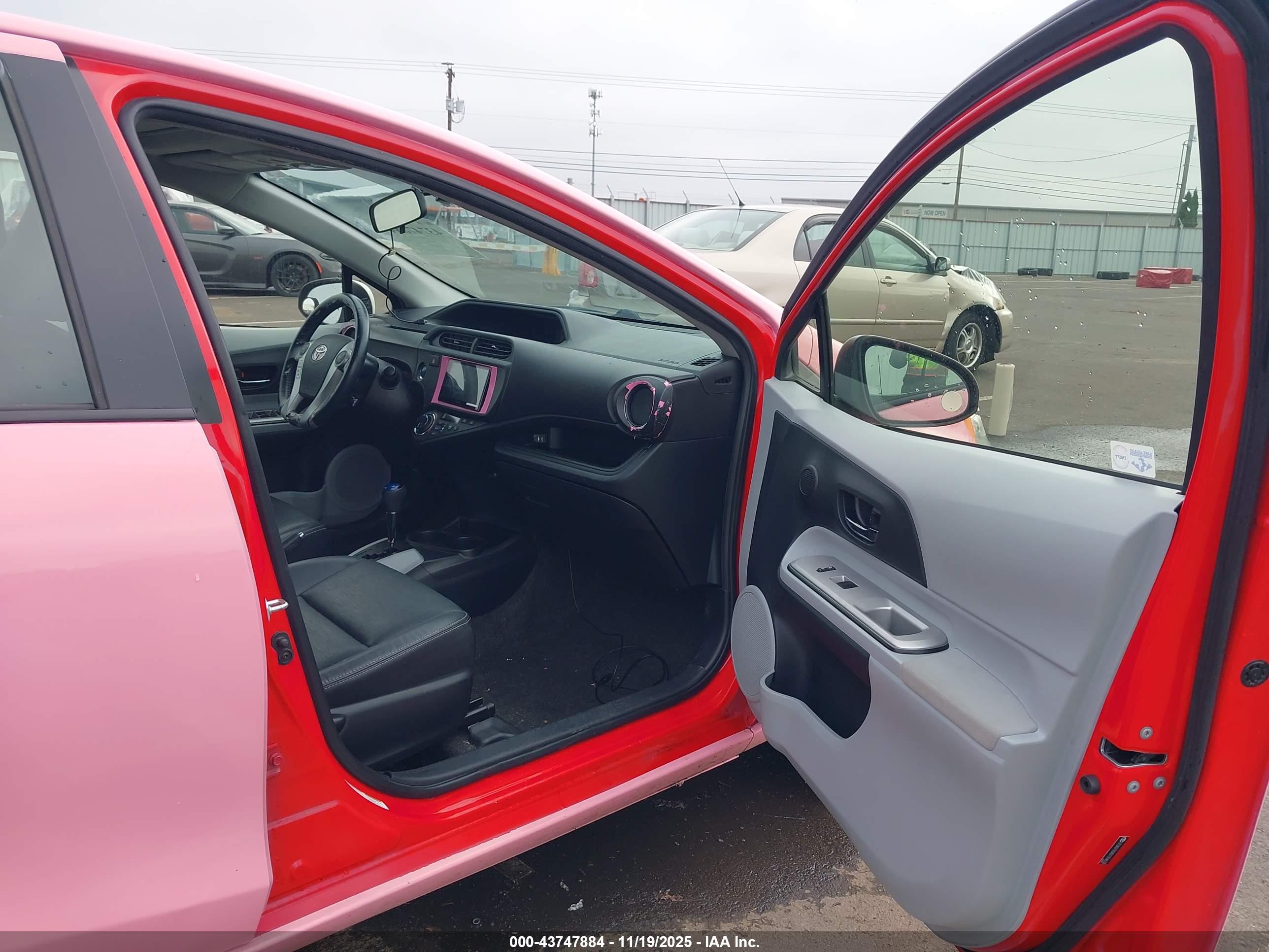 TOYOTA PRIUS image 5