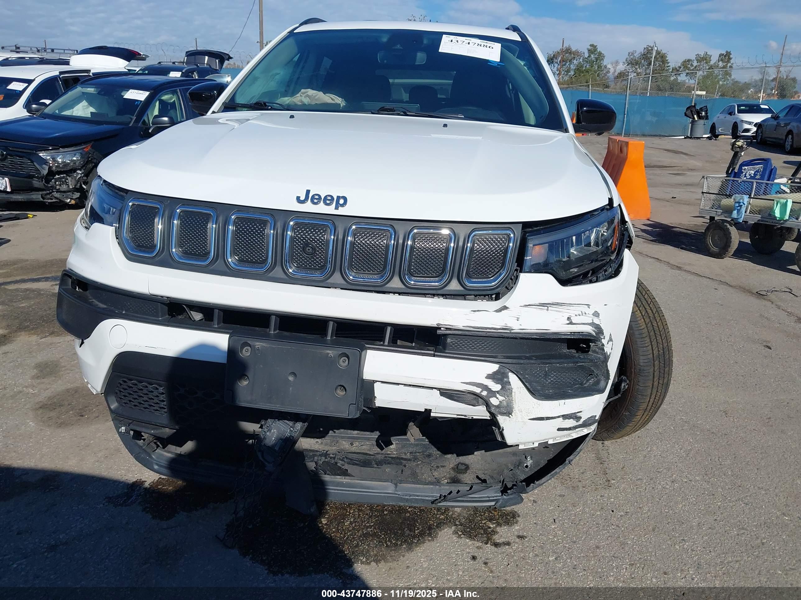 JEEP COMPASS image 6