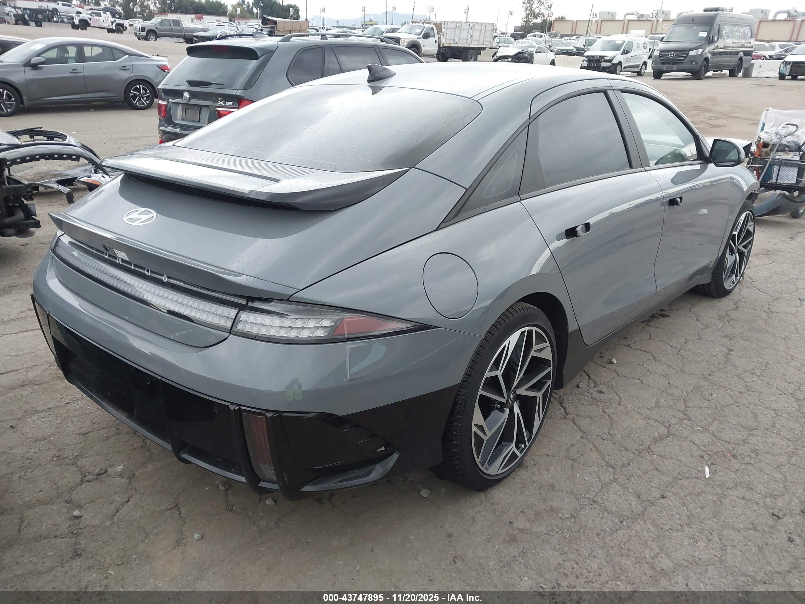 HYUNDAI IONIQ image 4