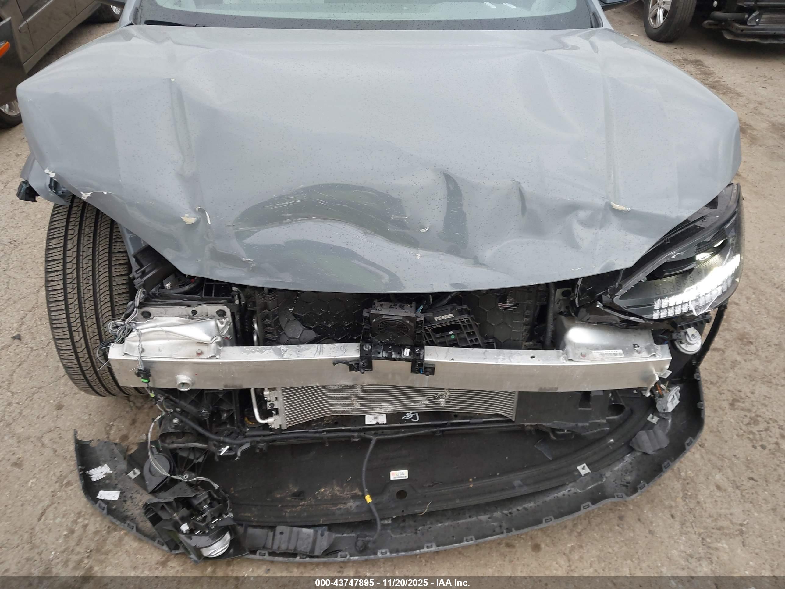 HYUNDAI IONIQ image 6