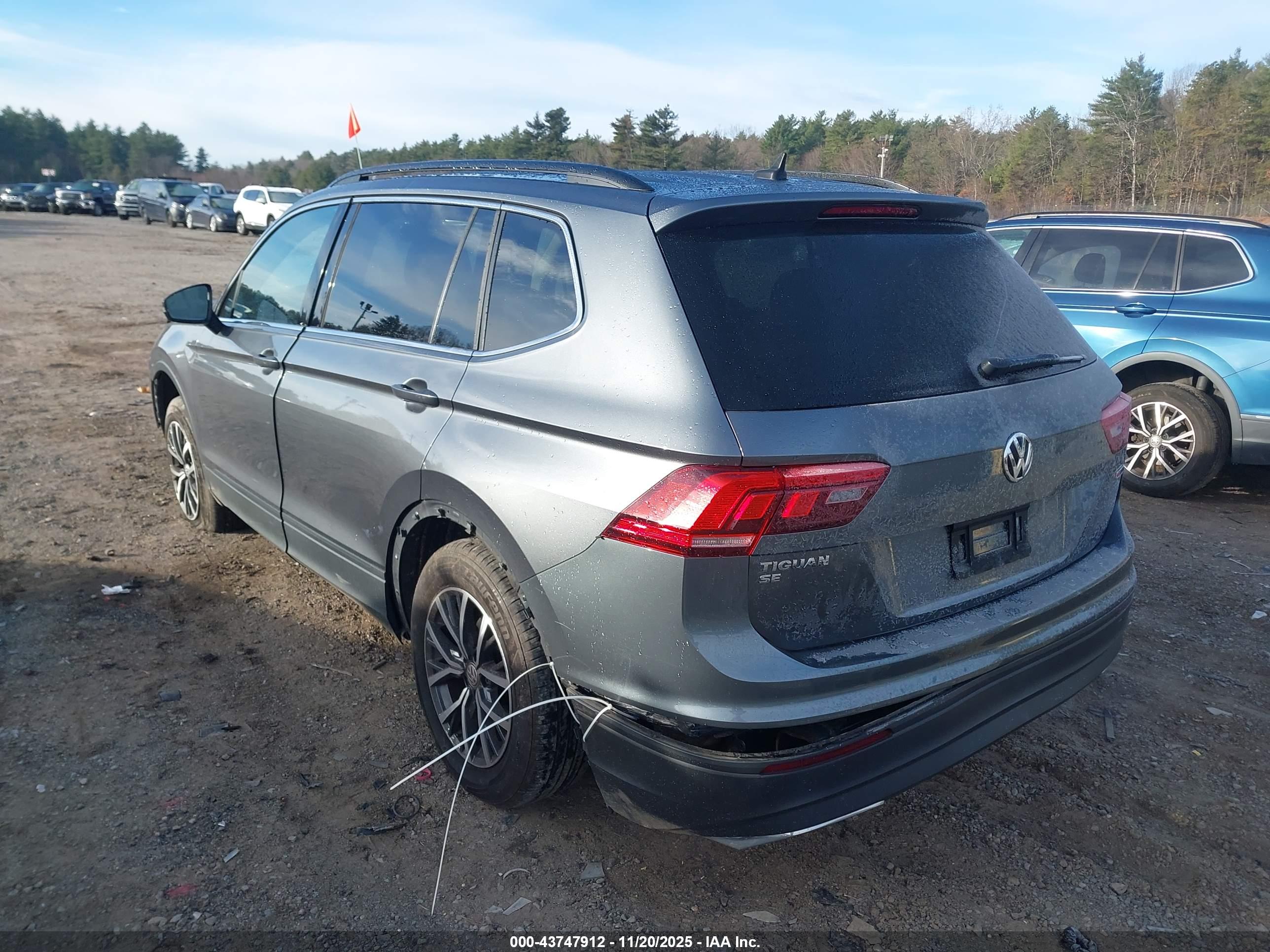 VOLKSWAGEN TIGUAN image 3