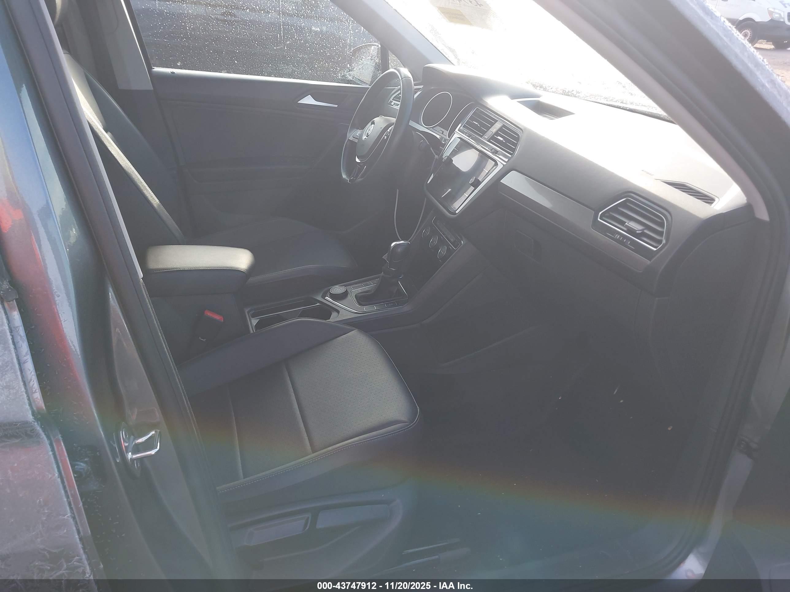 VOLKSWAGEN TIGUAN image 5