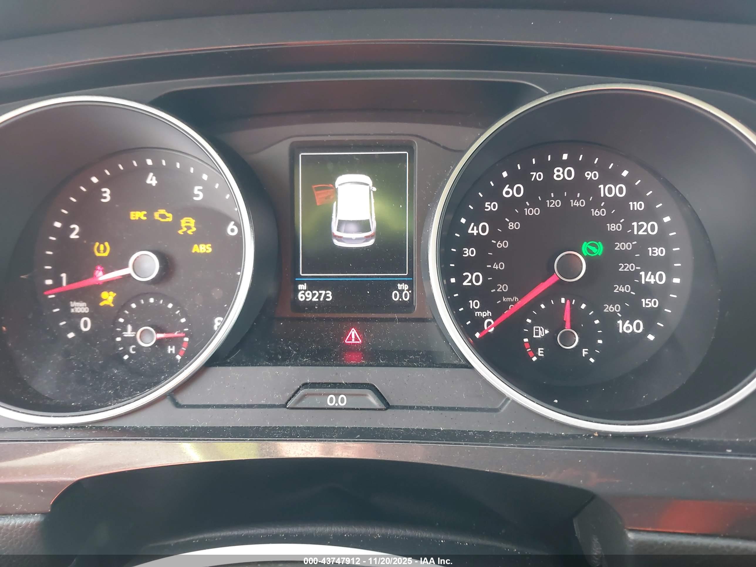 VOLKSWAGEN TIGUAN image 7