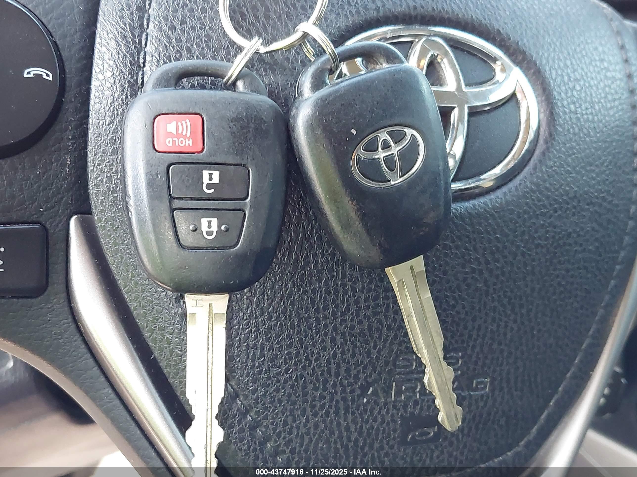 TOYOTA RAV4 image 11