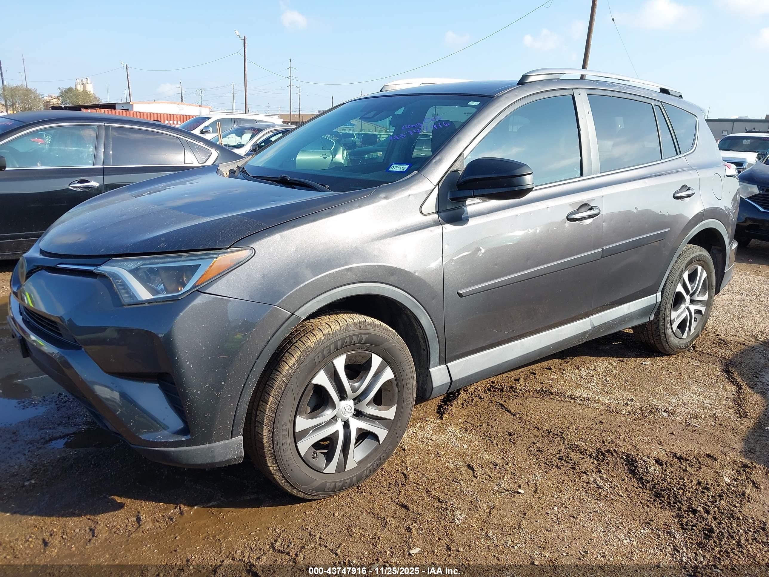 TOYOTA RAV4 image 2