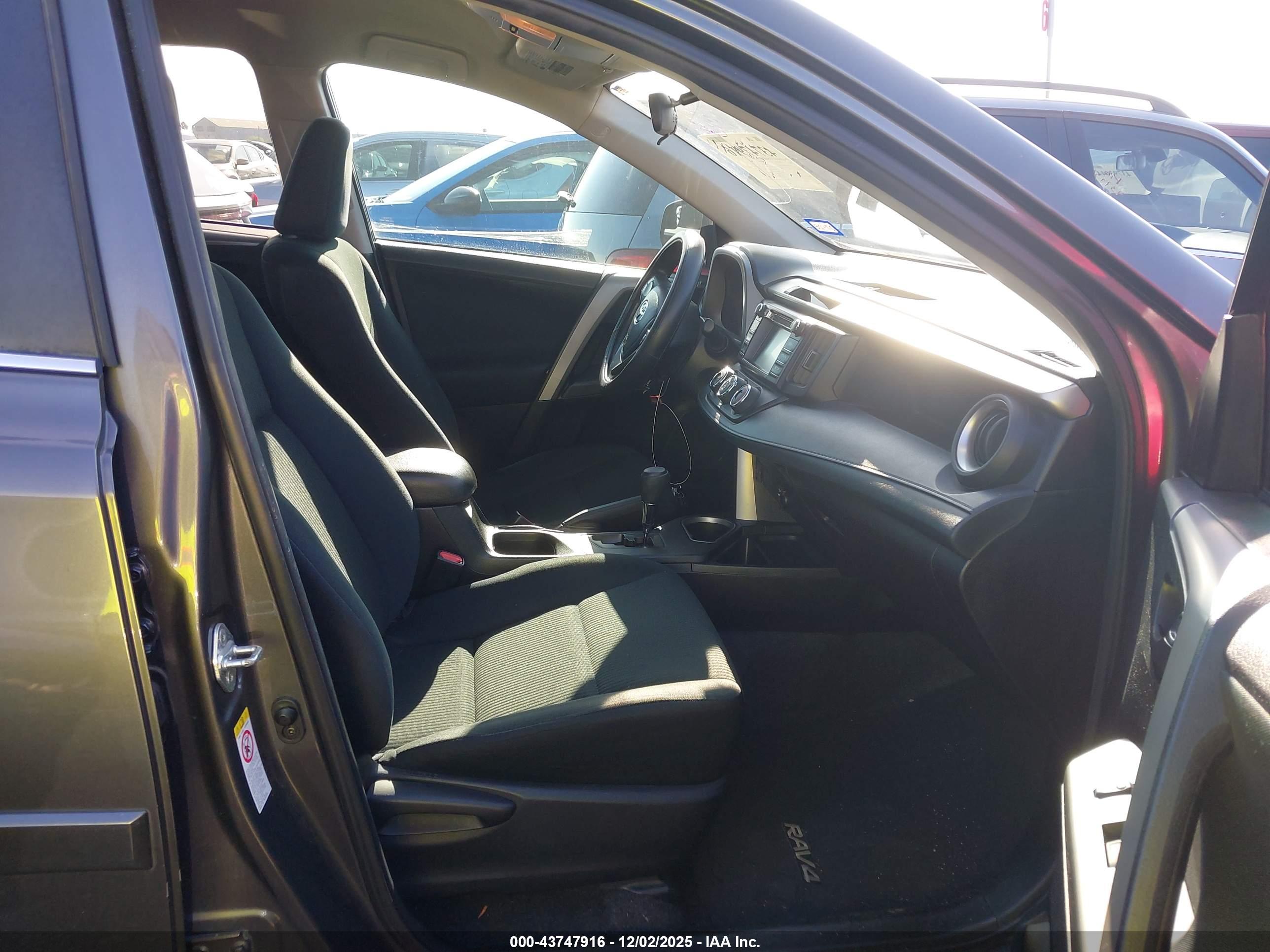 TOYOTA RAV4 image 5
