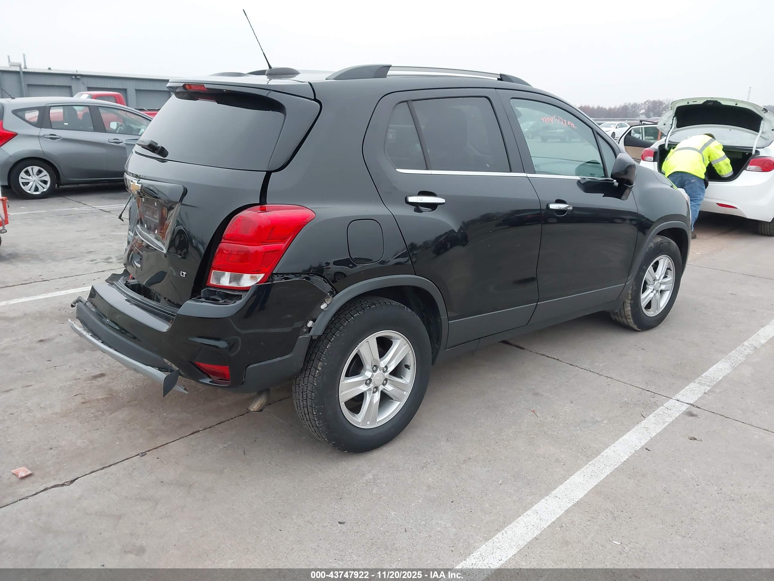 CHEVROLET TRAX image 4
