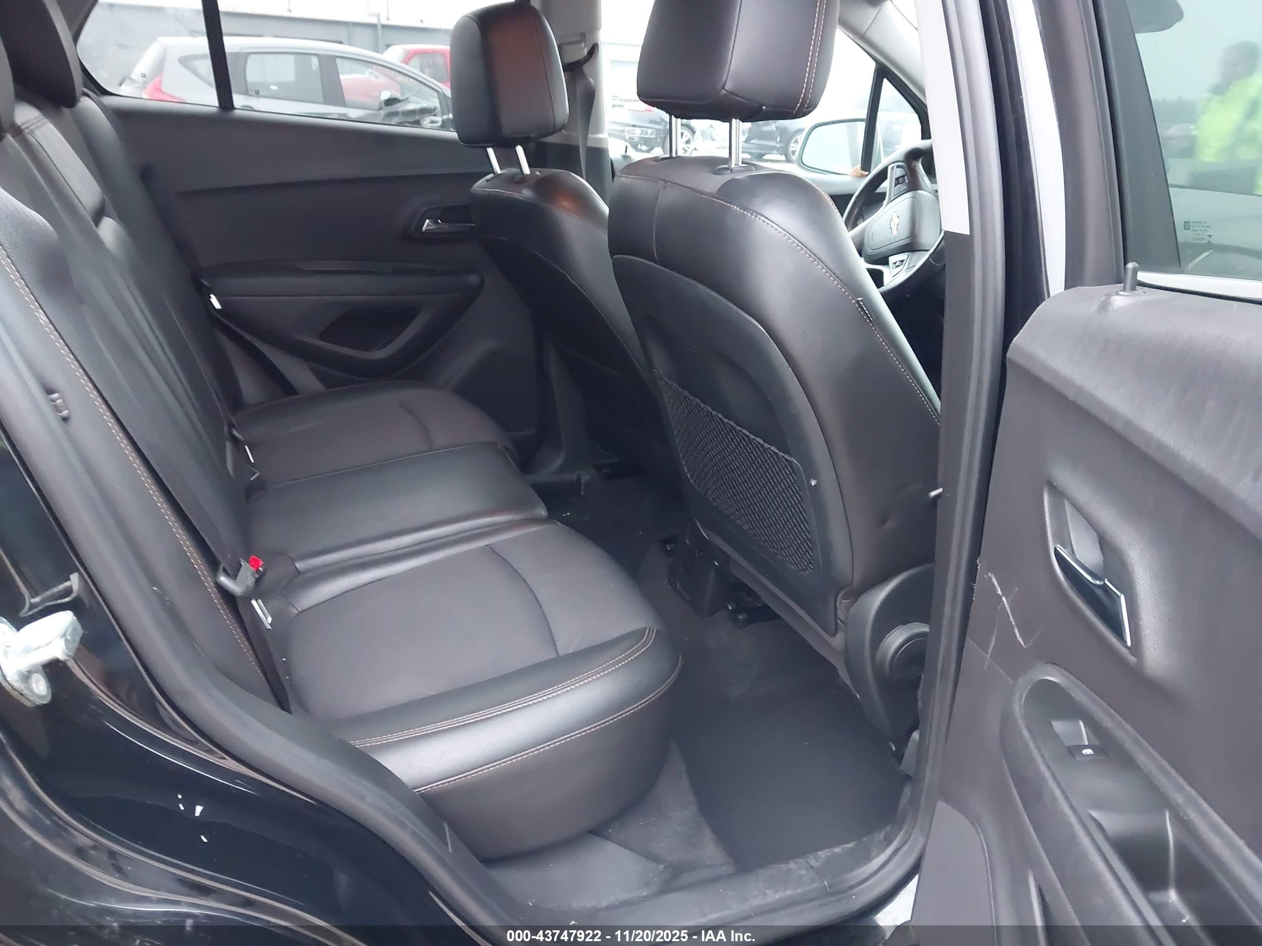 CHEVROLET TRAX image 8