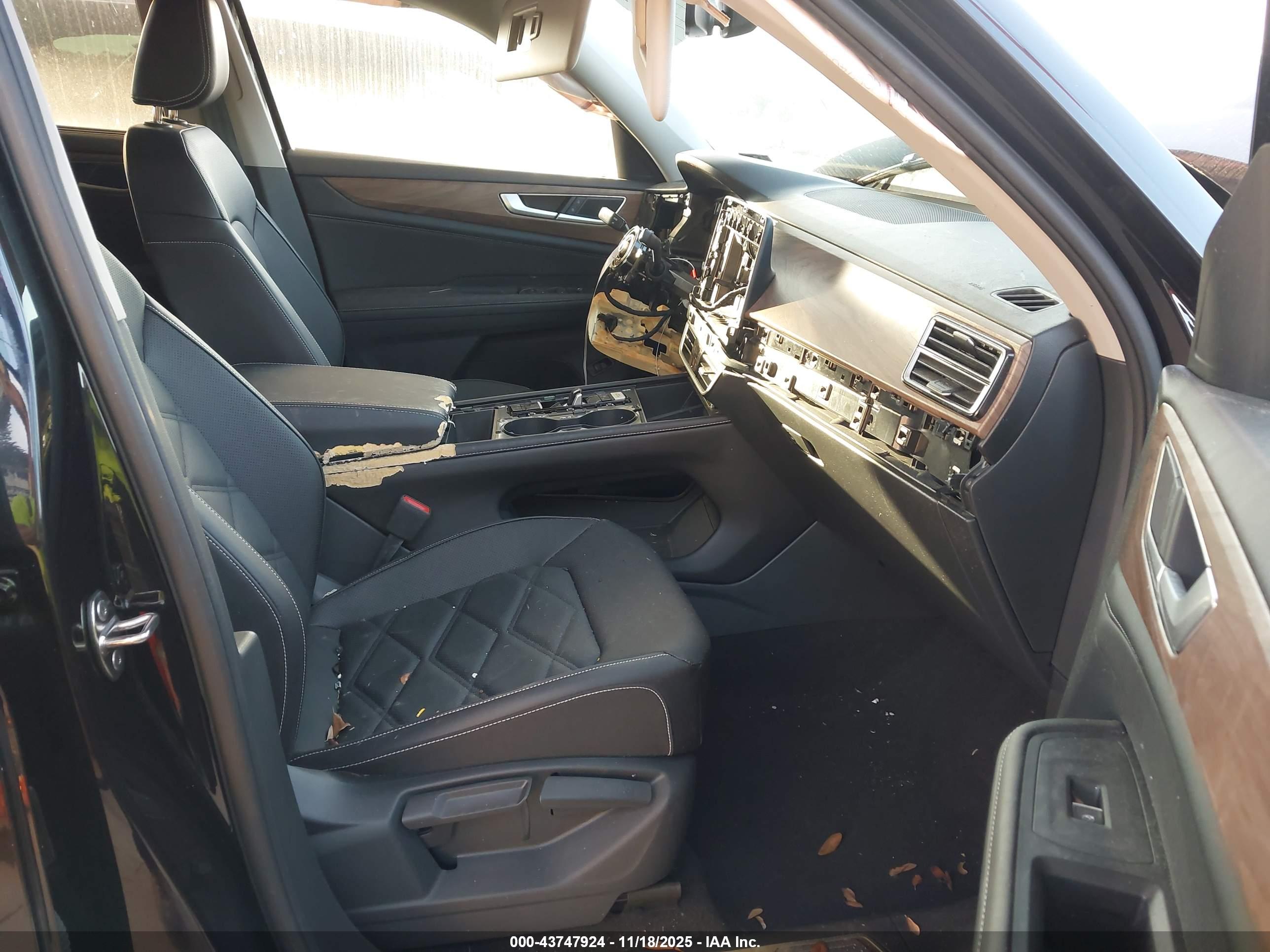 VOLKSWAGEN ATLAS image 5