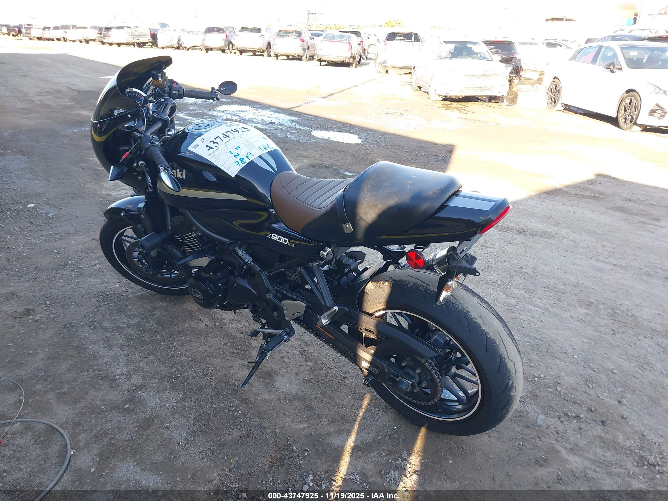 KAWASAKI ZR900 image 3