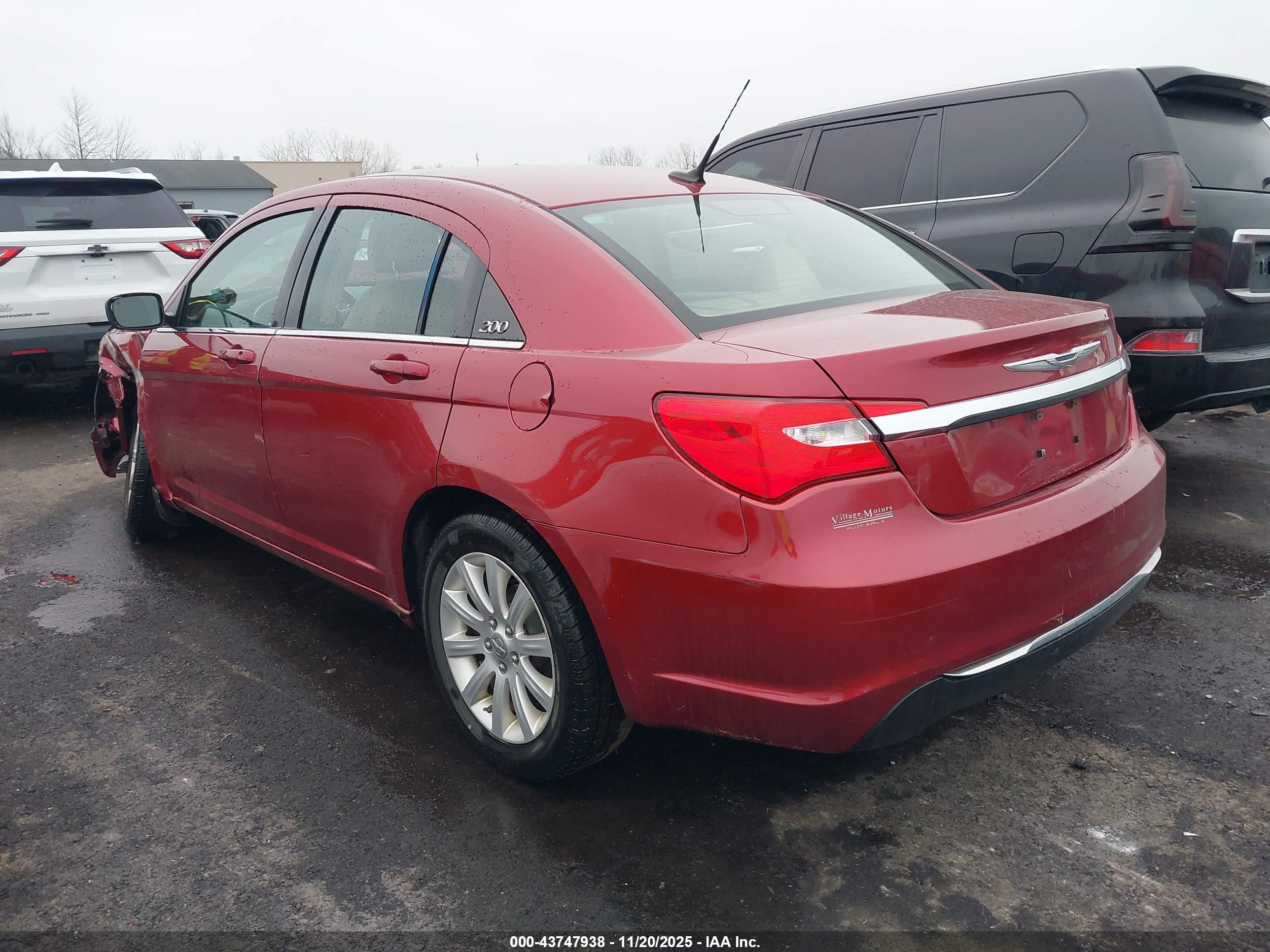 CHRYSLER 200 image 3