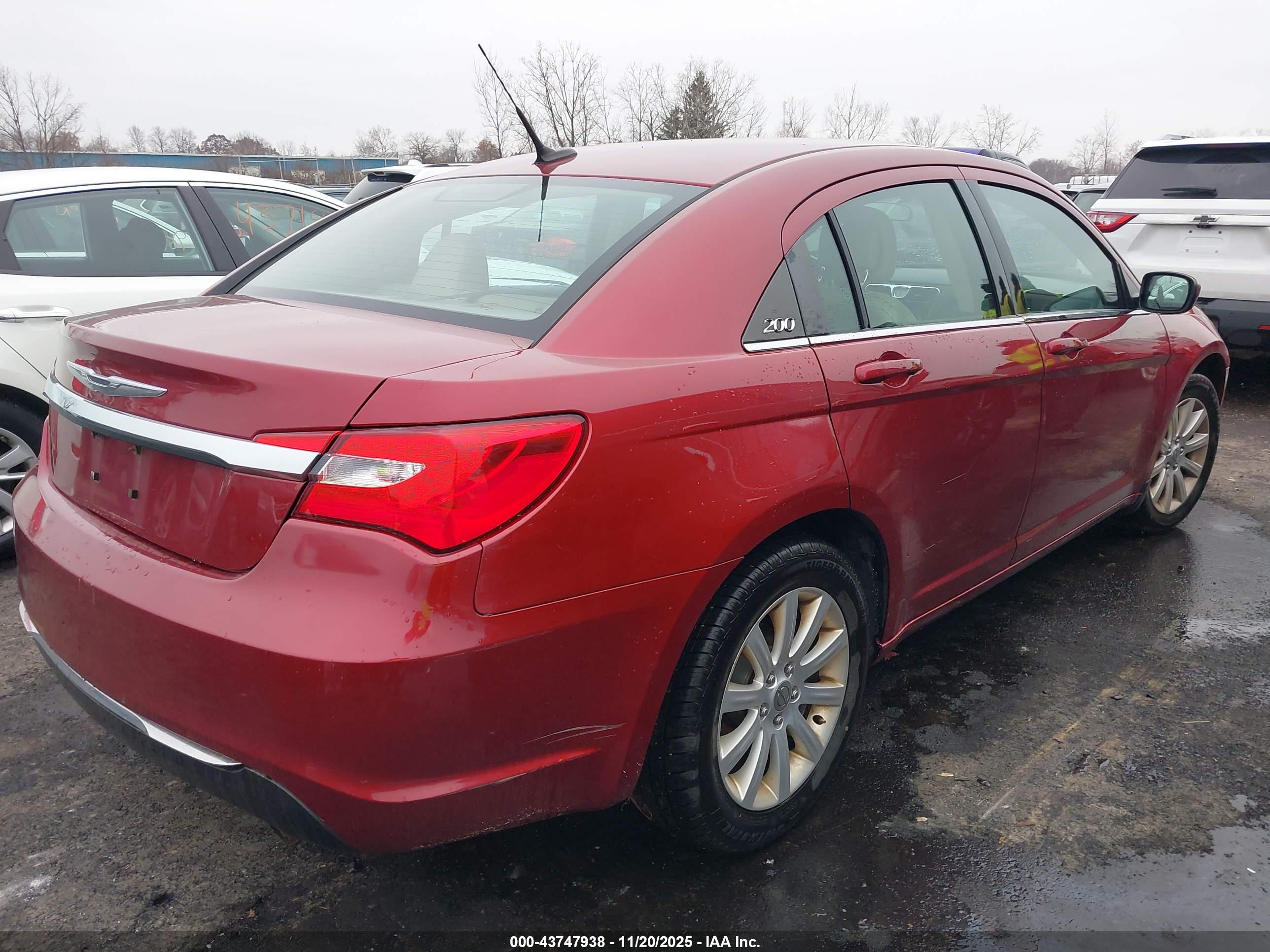 CHRYSLER 200 image 4