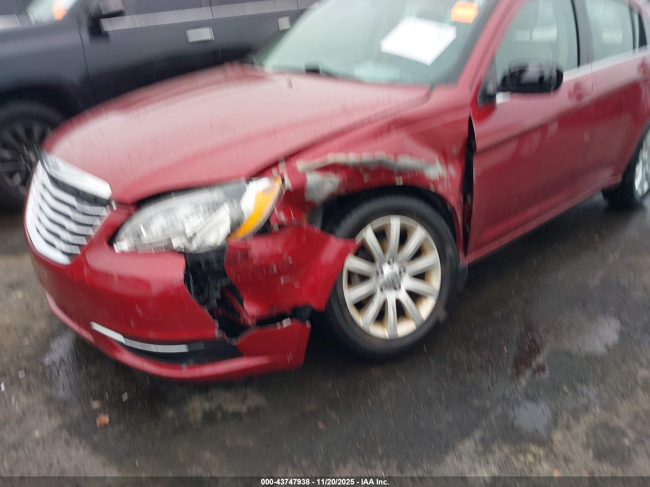 CHRYSLER 200 image 6