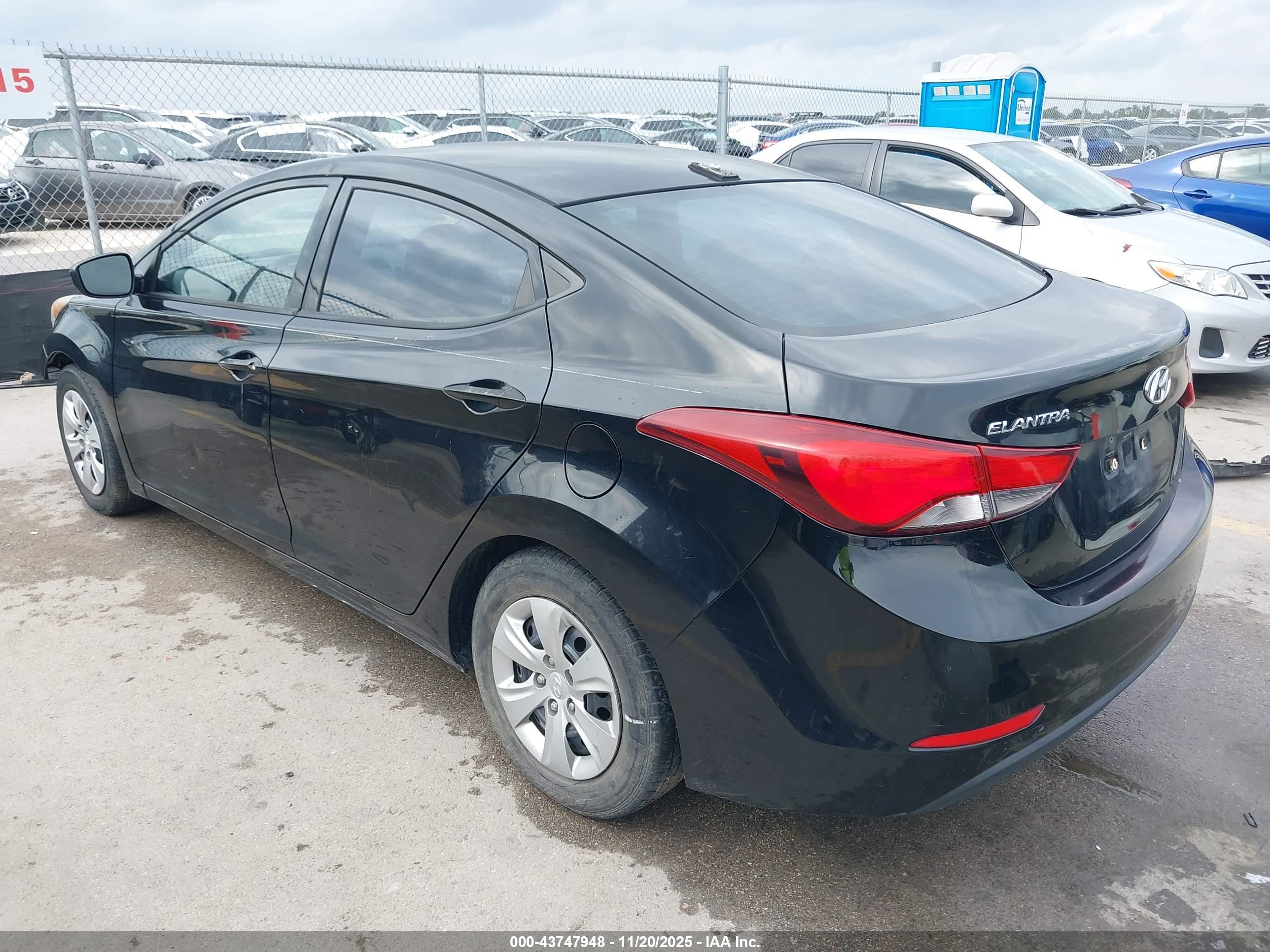HYUNDAI ELANTRA image 3