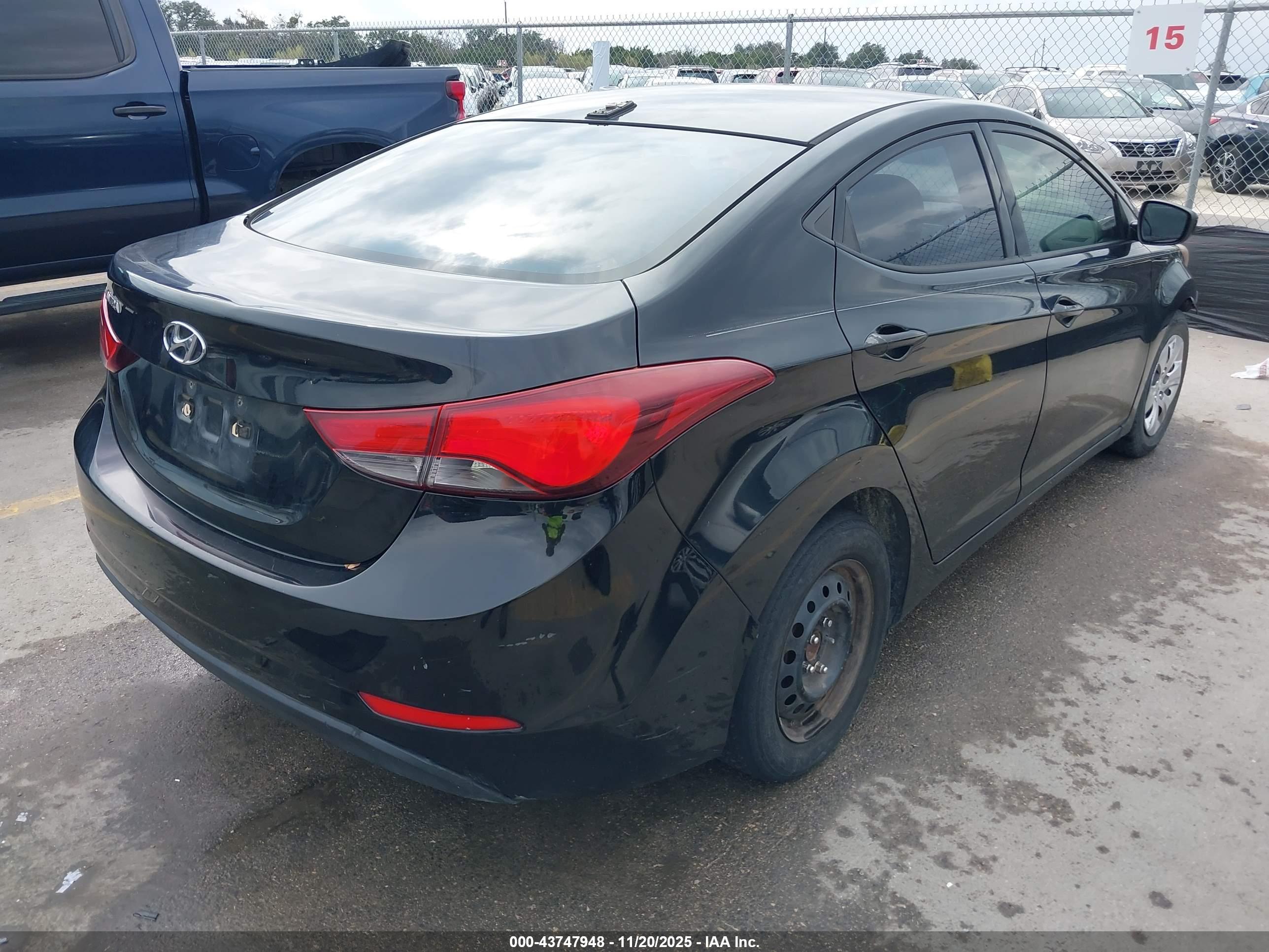 HYUNDAI ELANTRA image 4