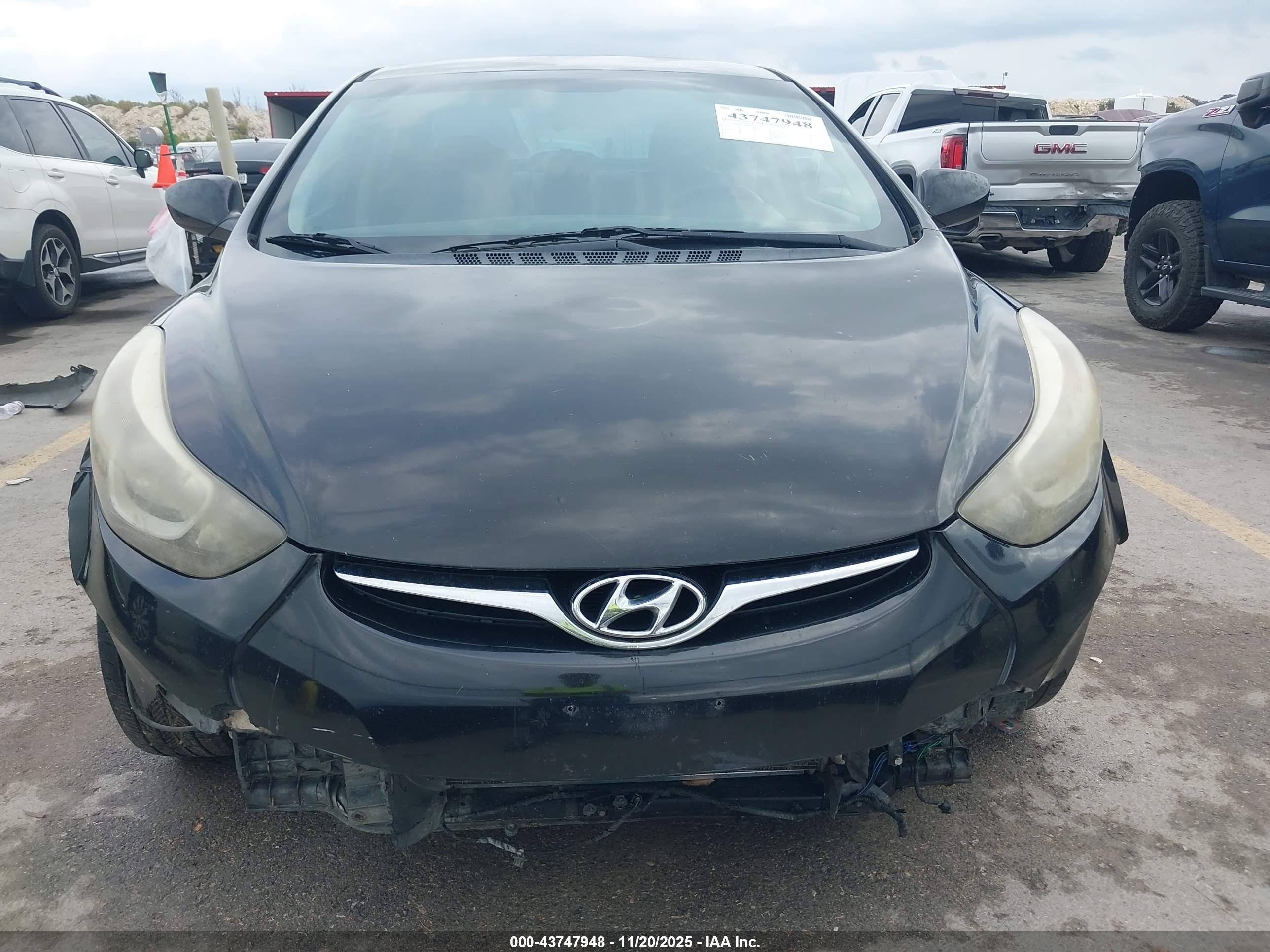 HYUNDAI ELANTRA image 6