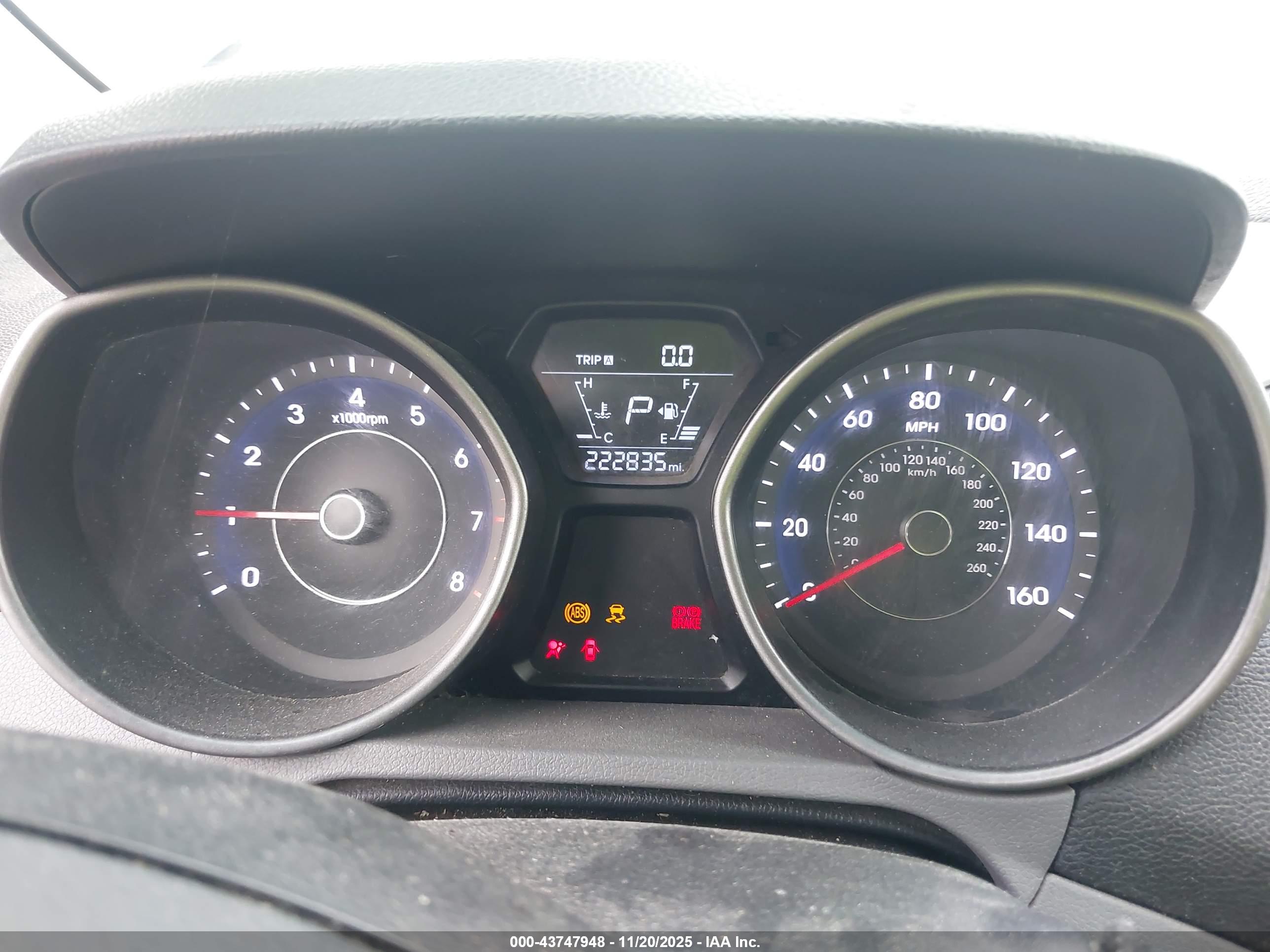 HYUNDAI ELANTRA image 7