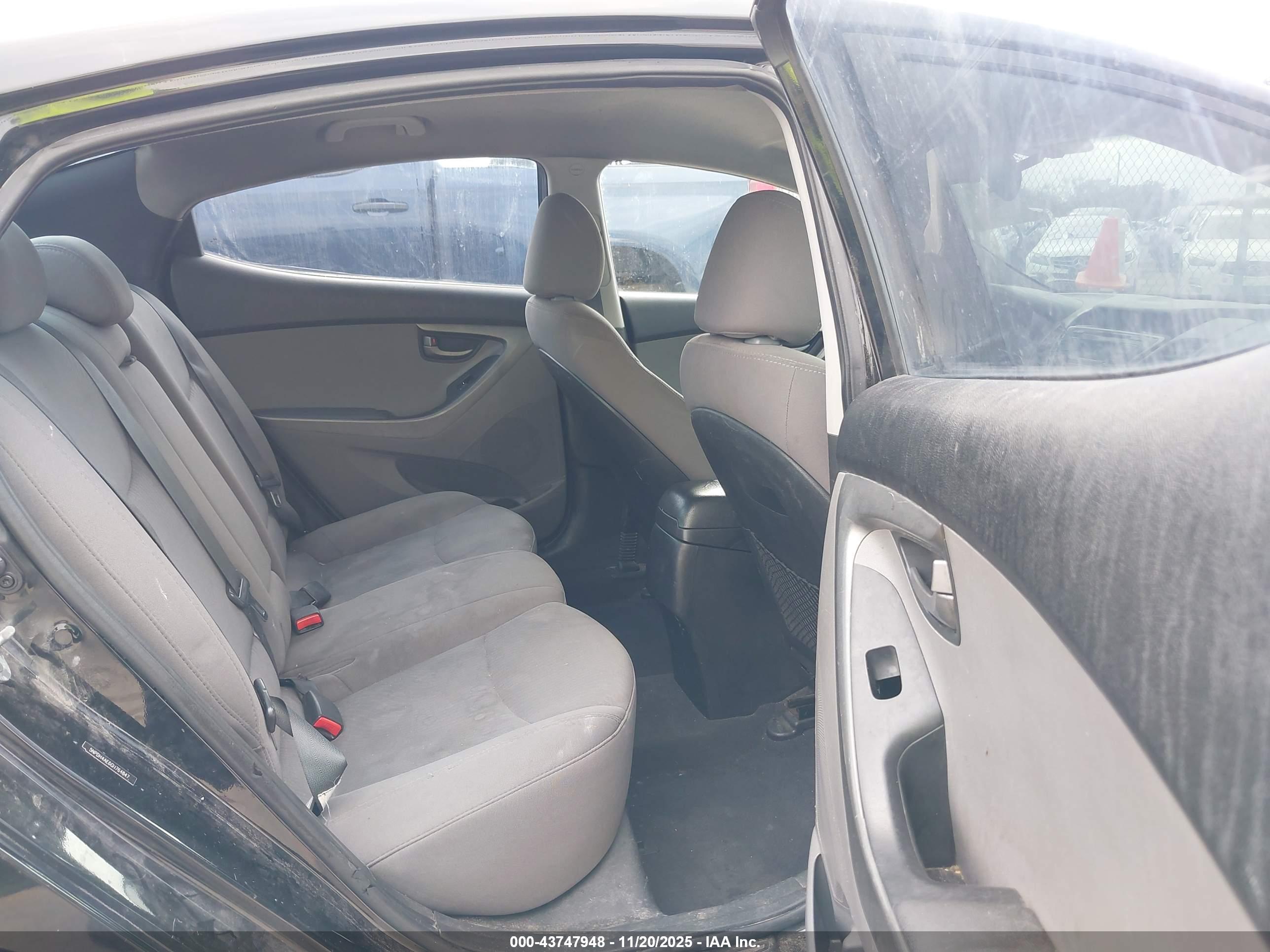 HYUNDAI ELANTRA image 8