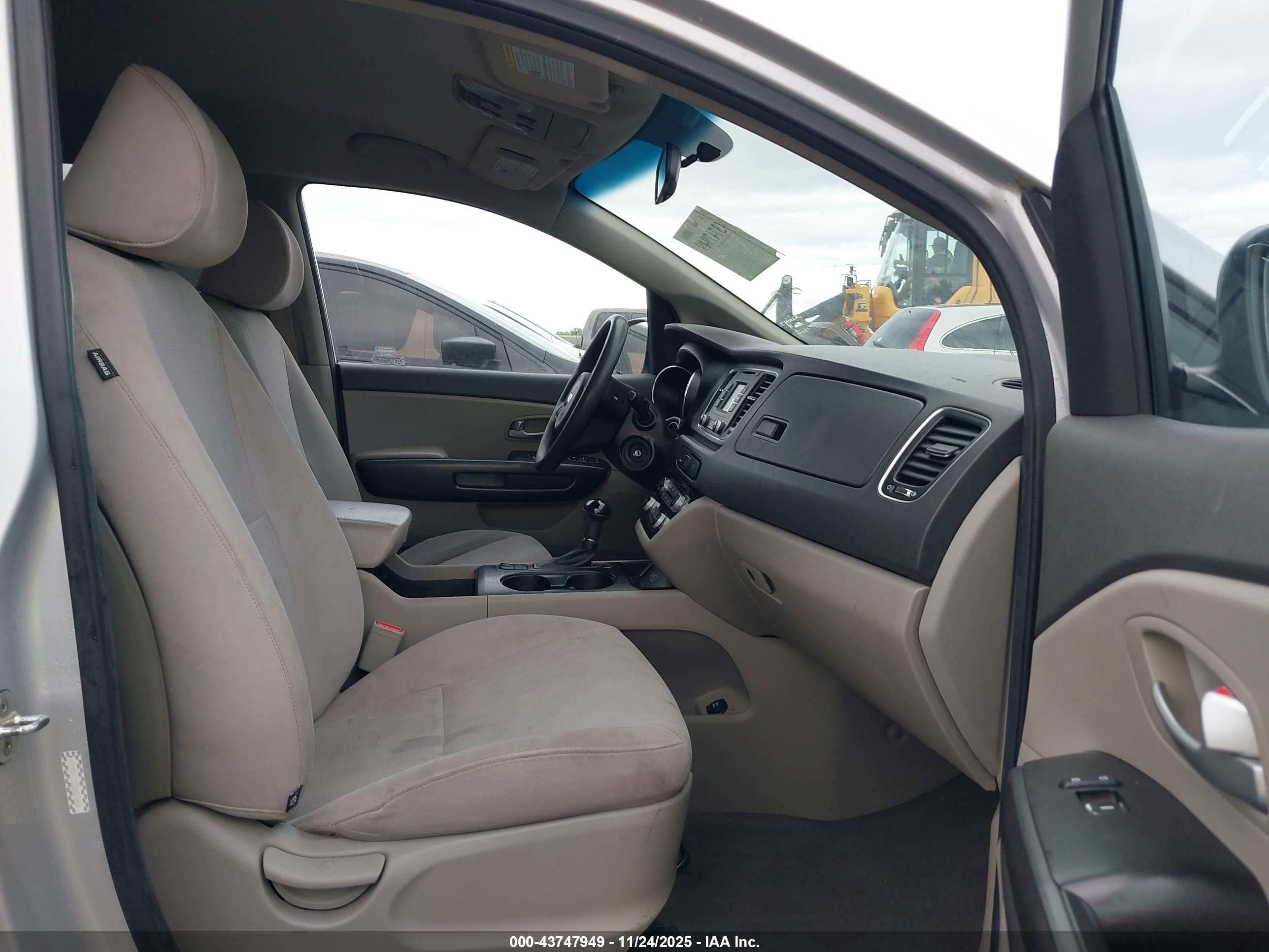 KIA SEDONA image 5