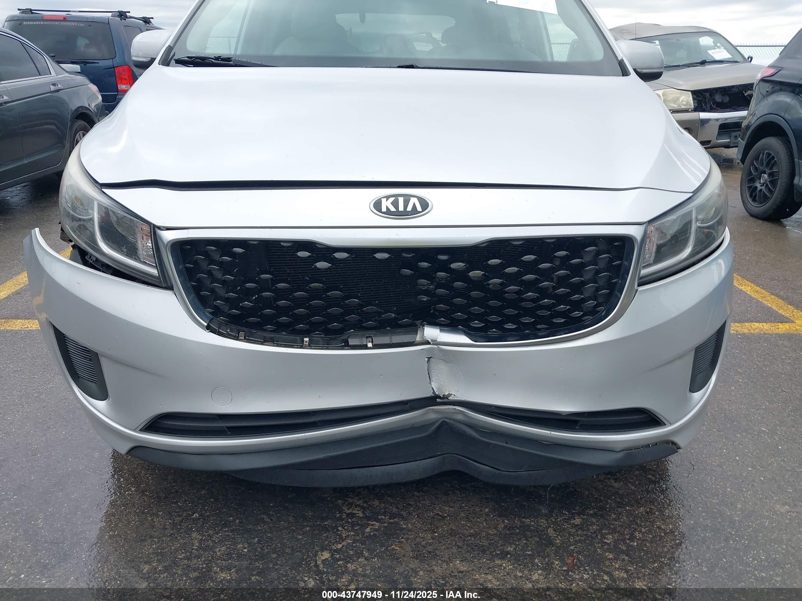 KIA SEDONA image 6
