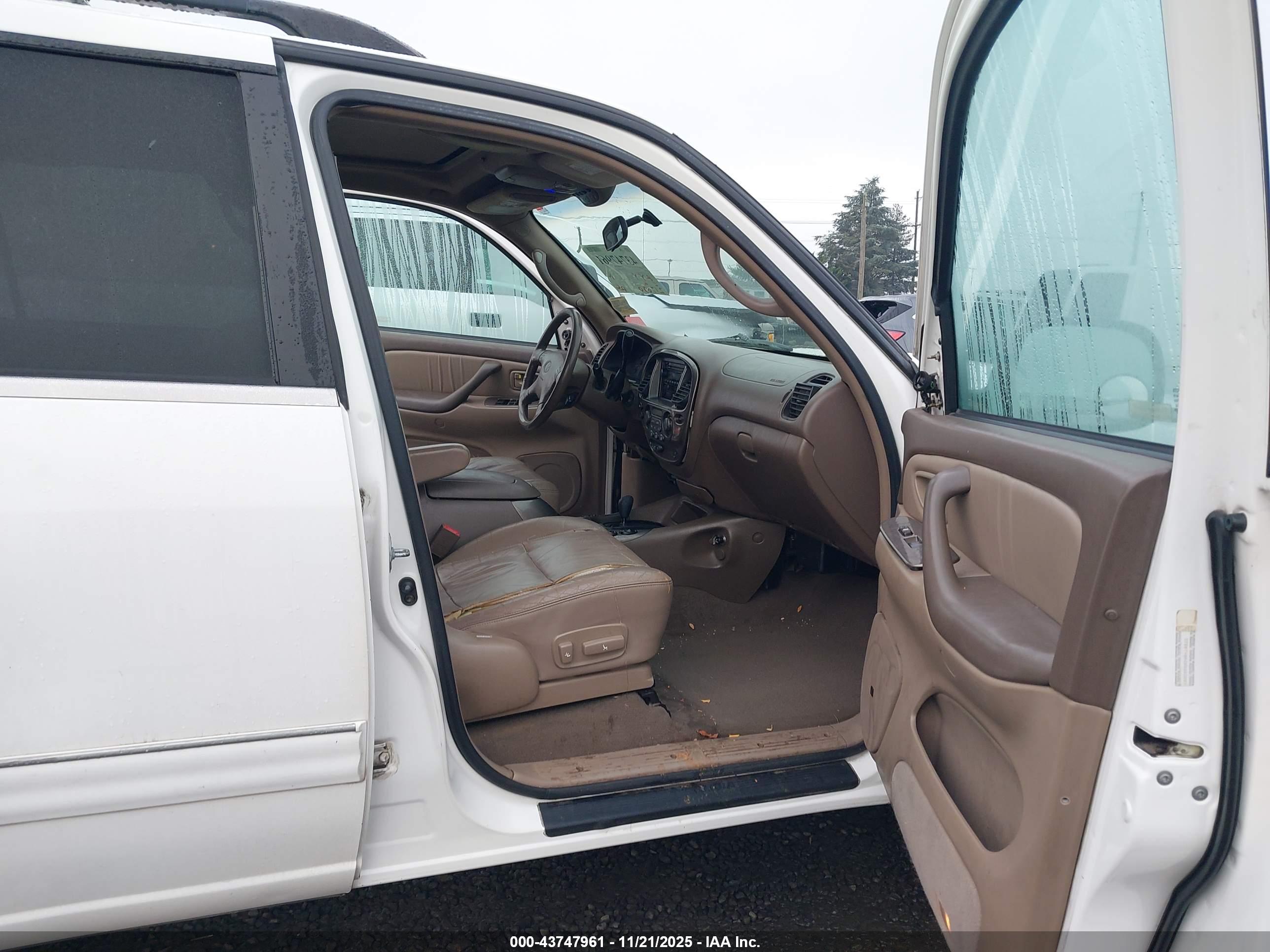 TOYOTA SEQUOIA image 5