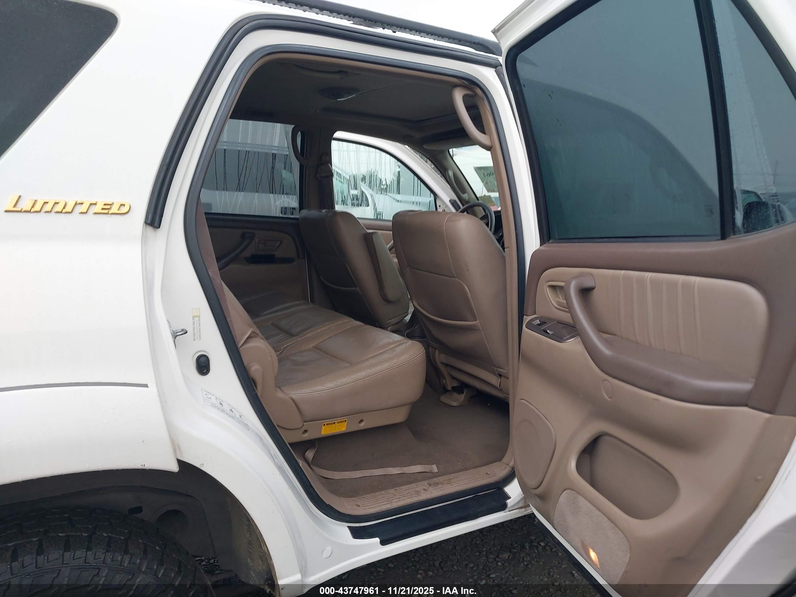TOYOTA SEQUOIA image 8