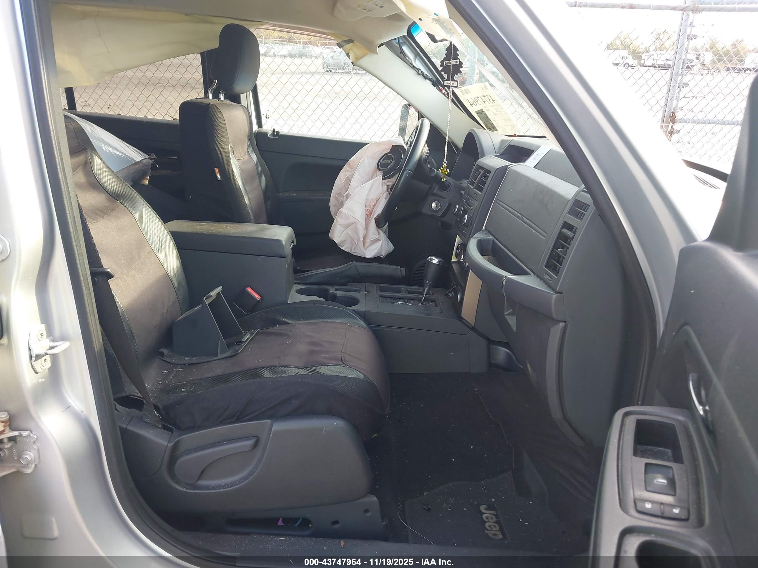 JEEP LIBERTY image 5
