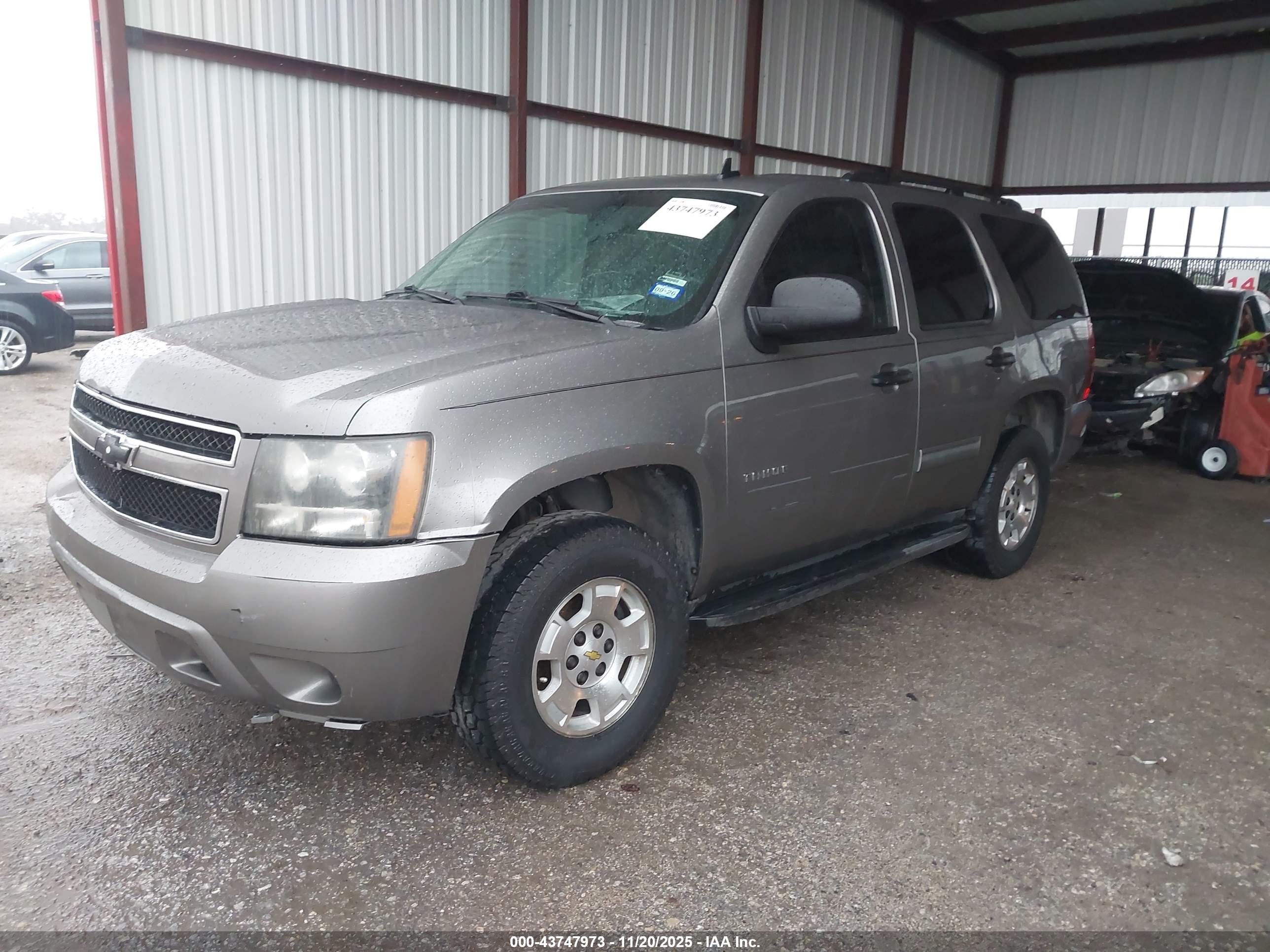 CHEVROLET TAHOE image 2