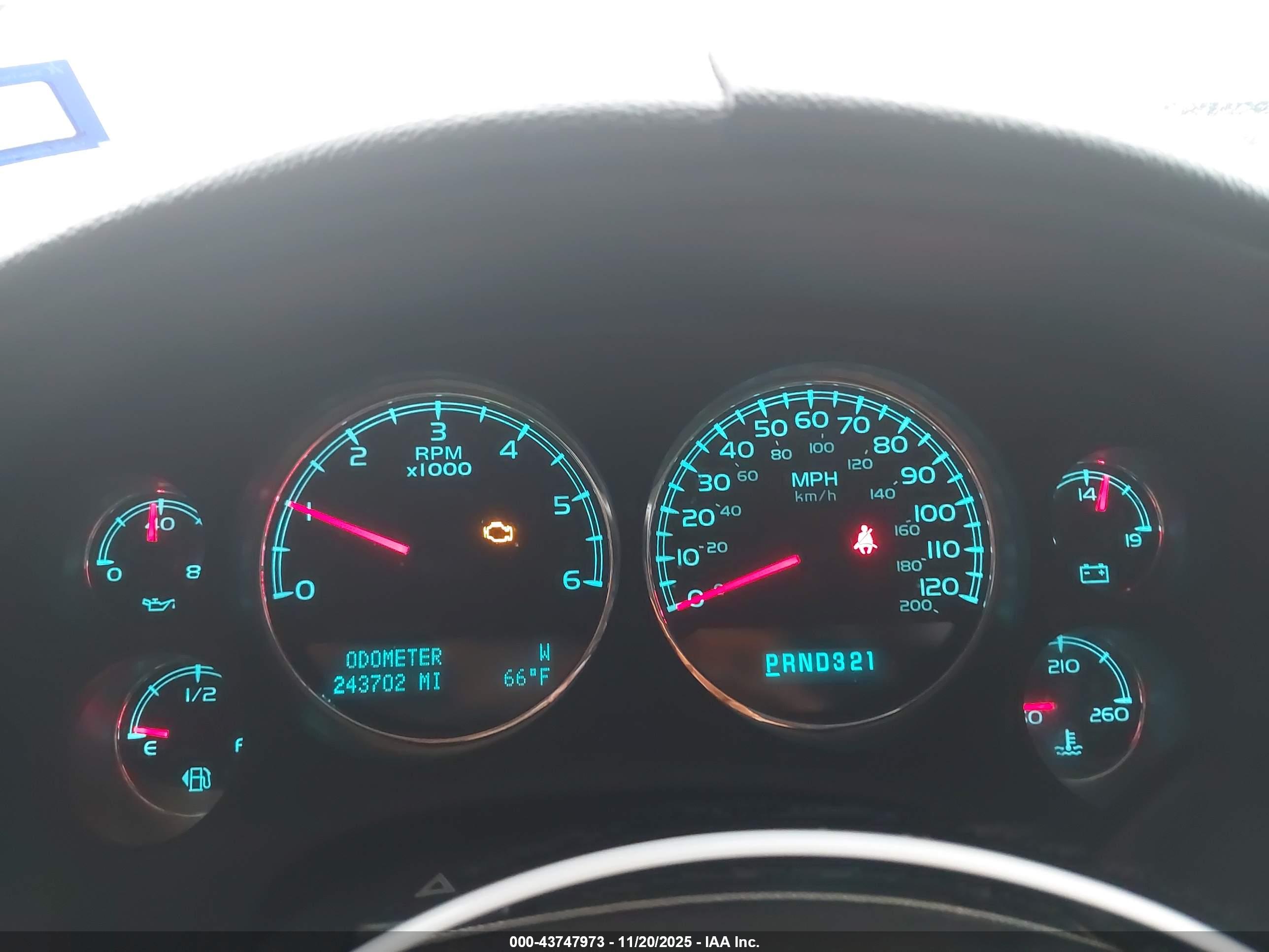 CHEVROLET TAHOE image 7