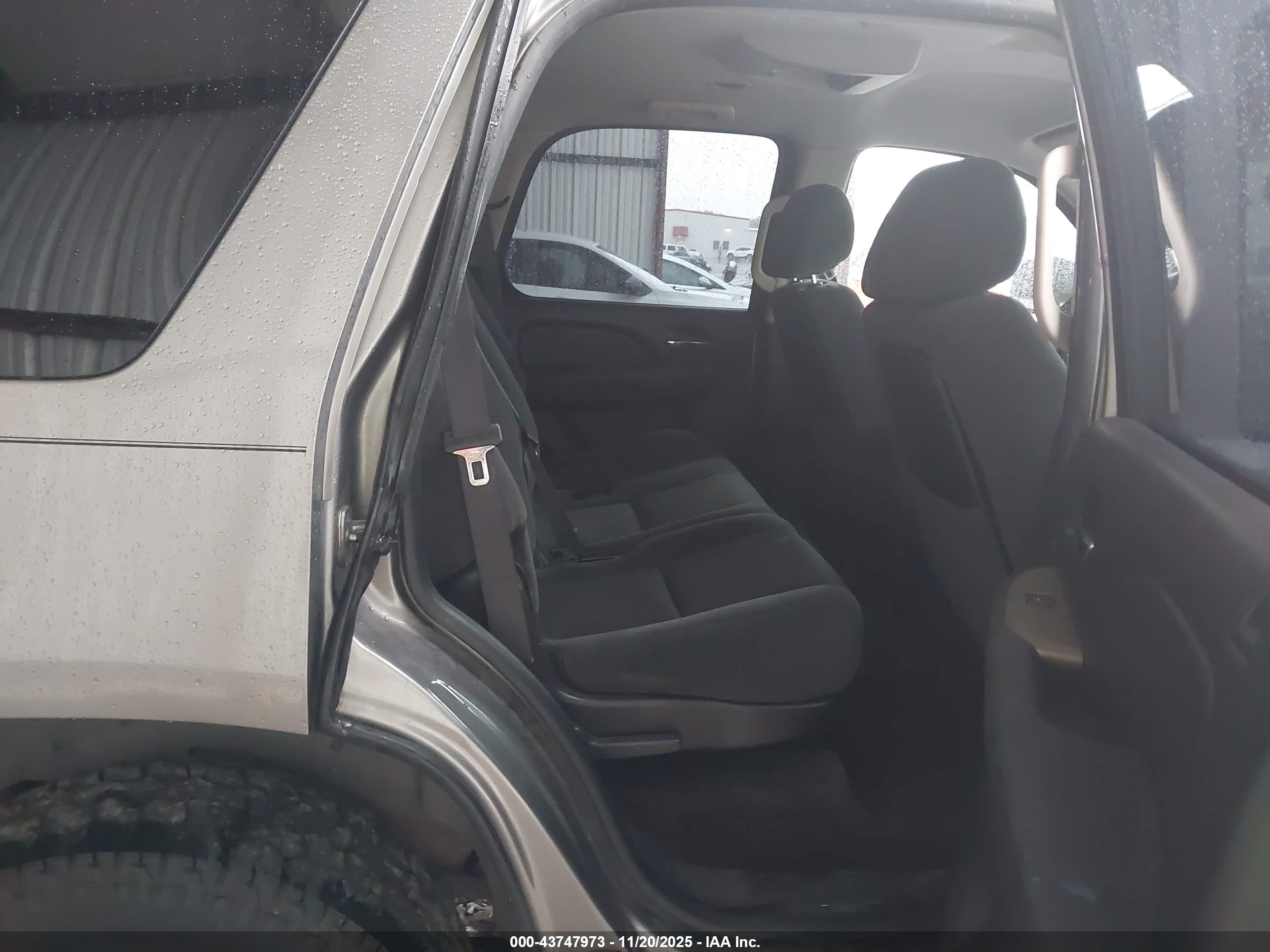 CHEVROLET TAHOE image 8