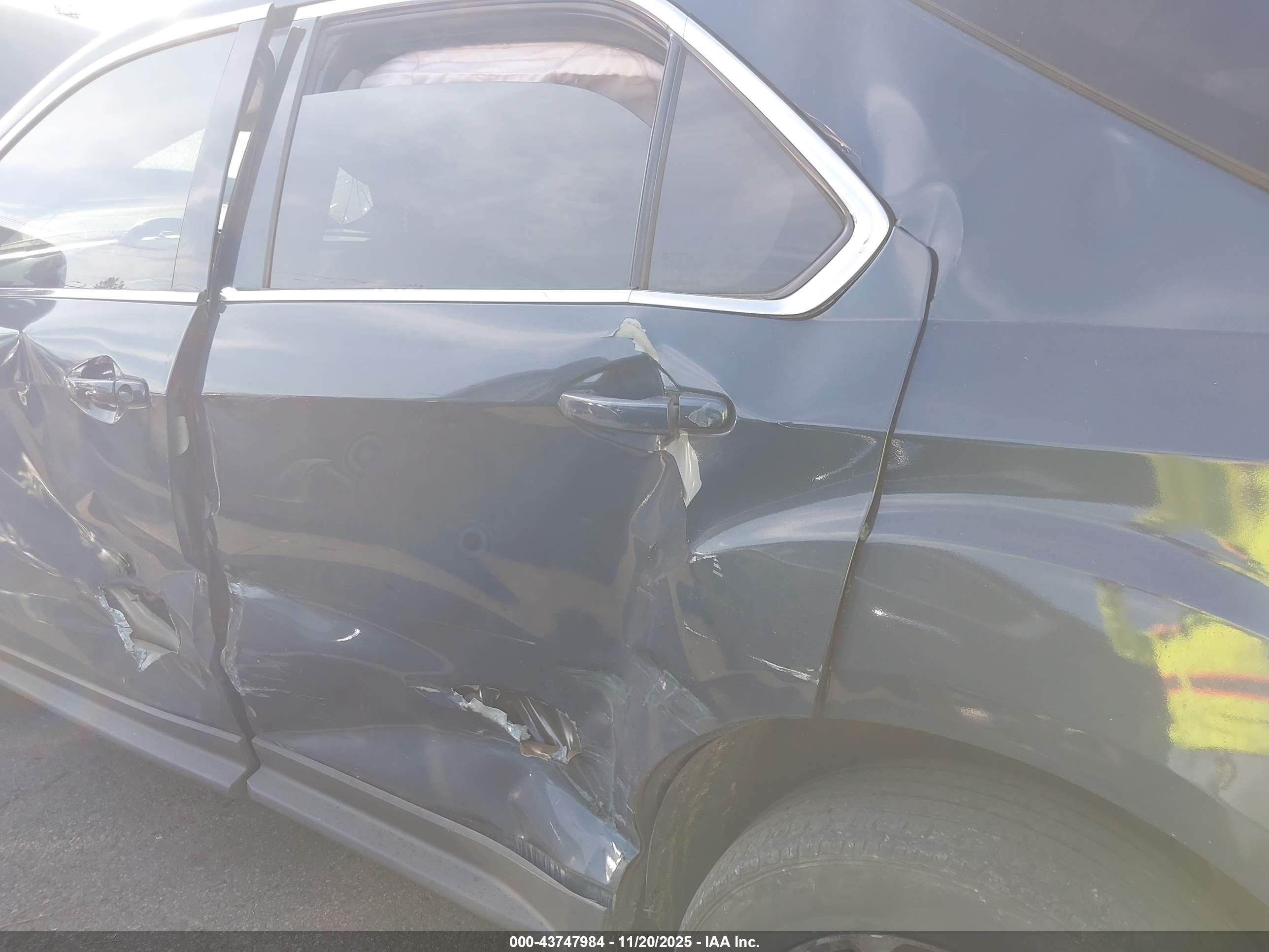 CHEVROLET EQUINOX image 6