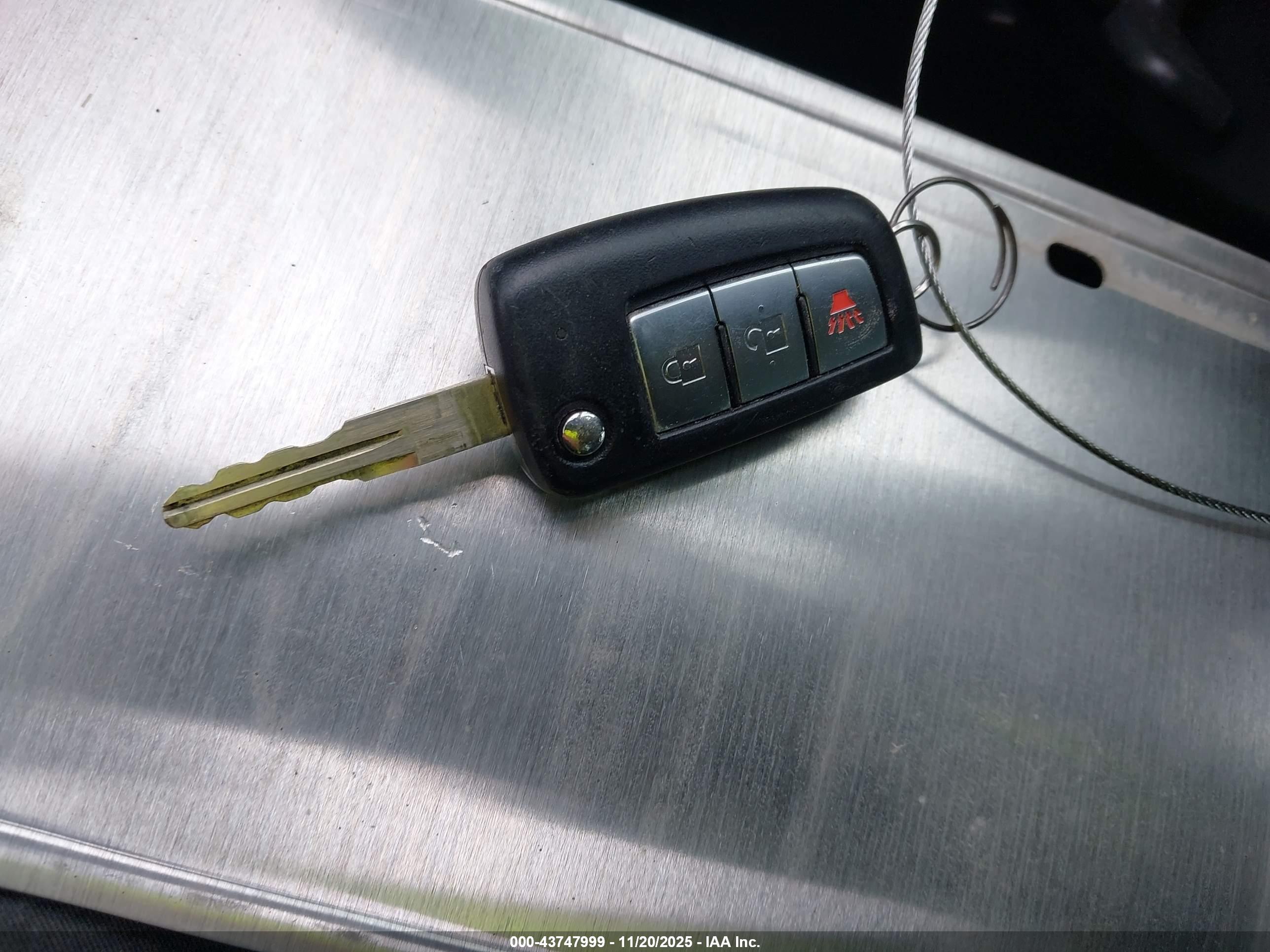 NISSAN ROGUE image 11