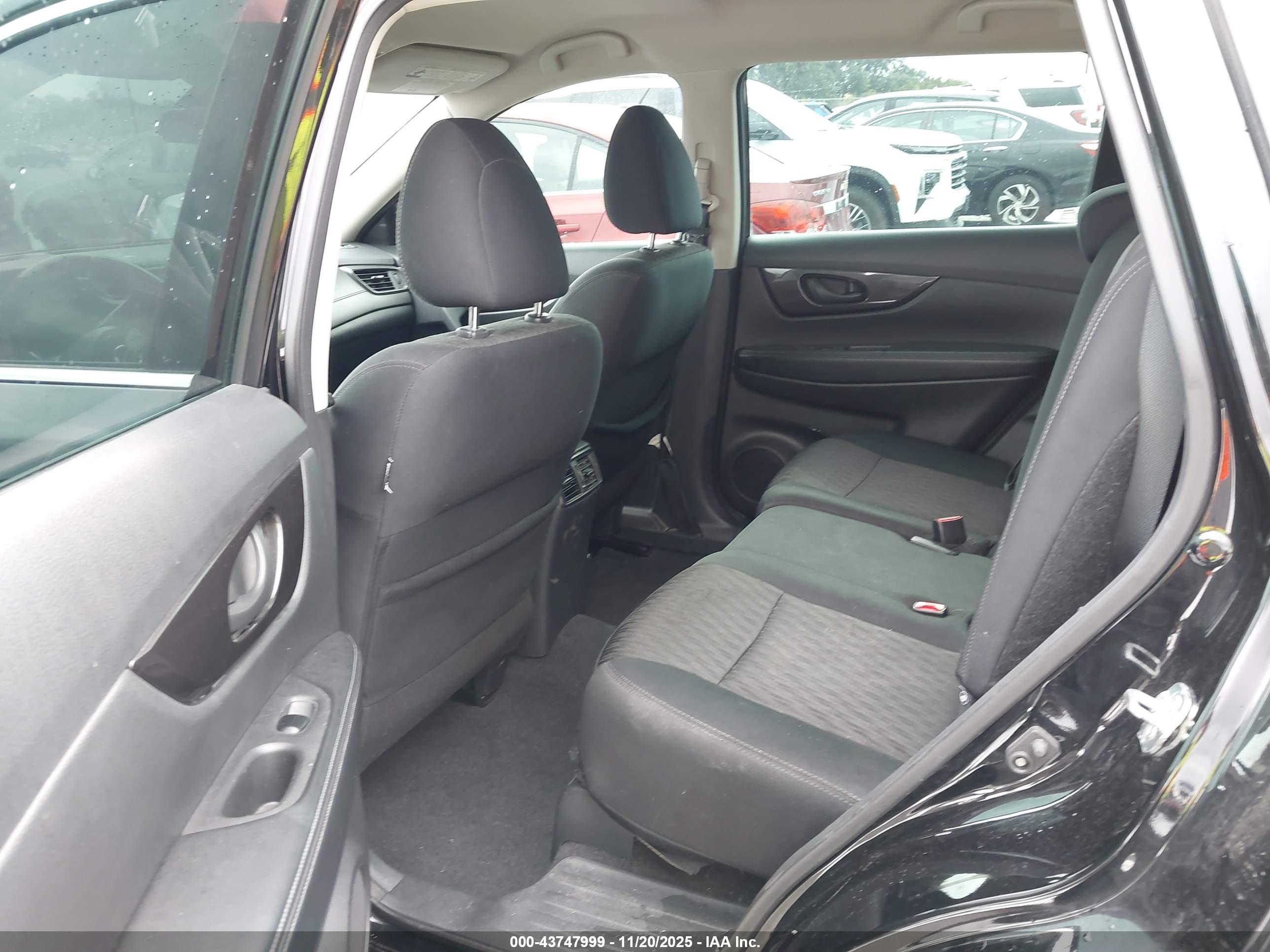 NISSAN ROGUE image 8