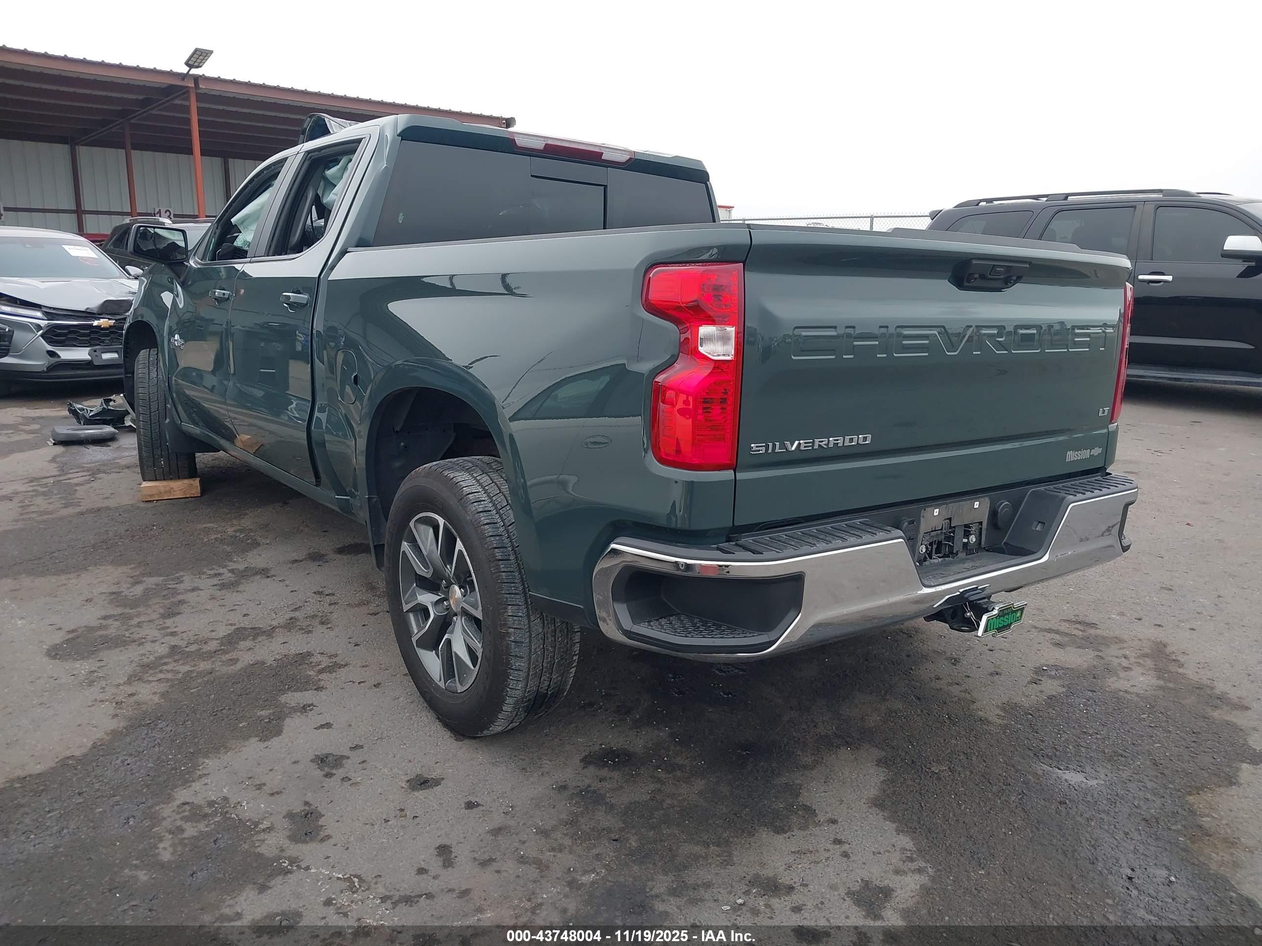 CHEVROLET SILVERADO image 3