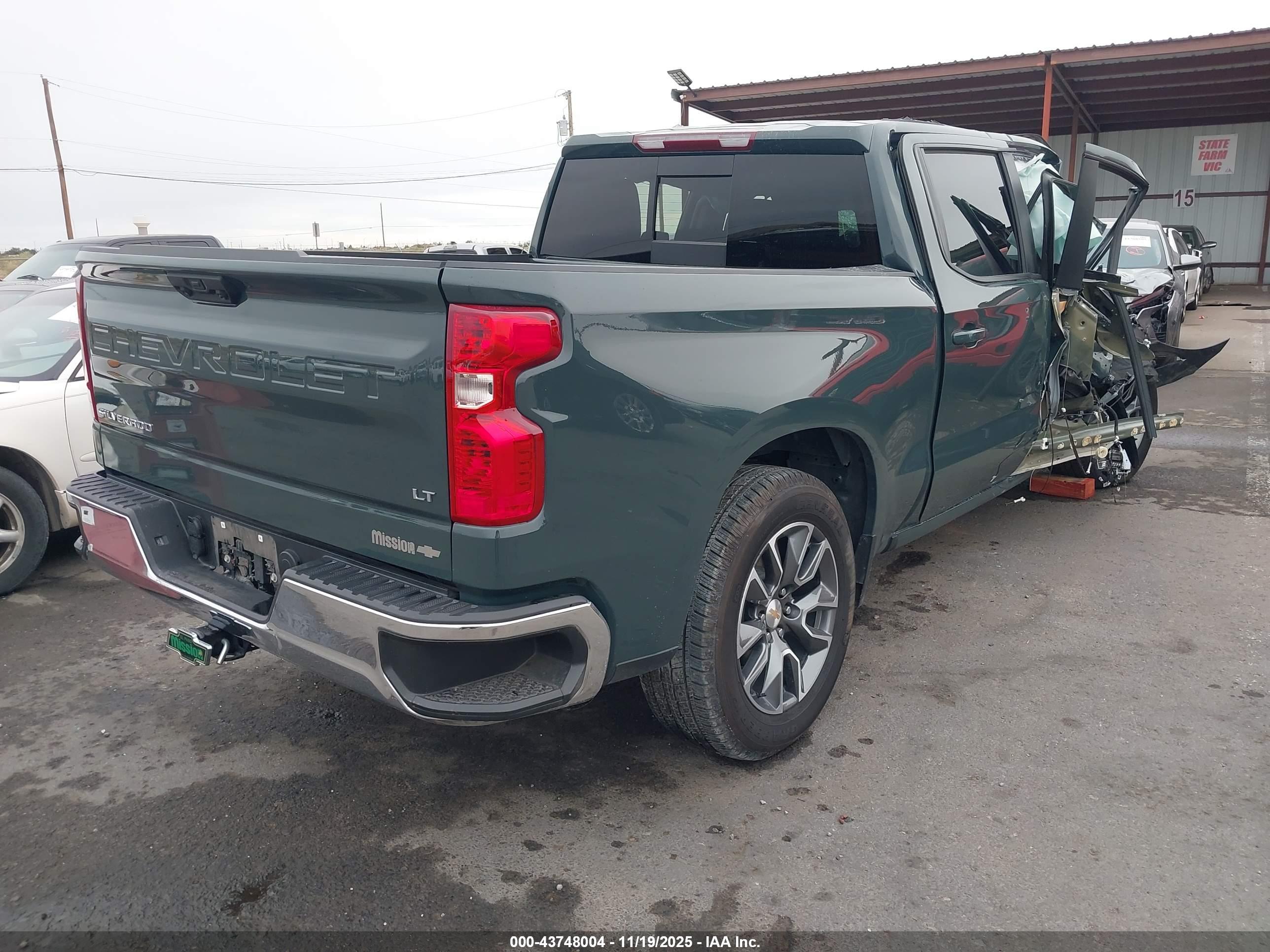 CHEVROLET SILVERADO image 4
