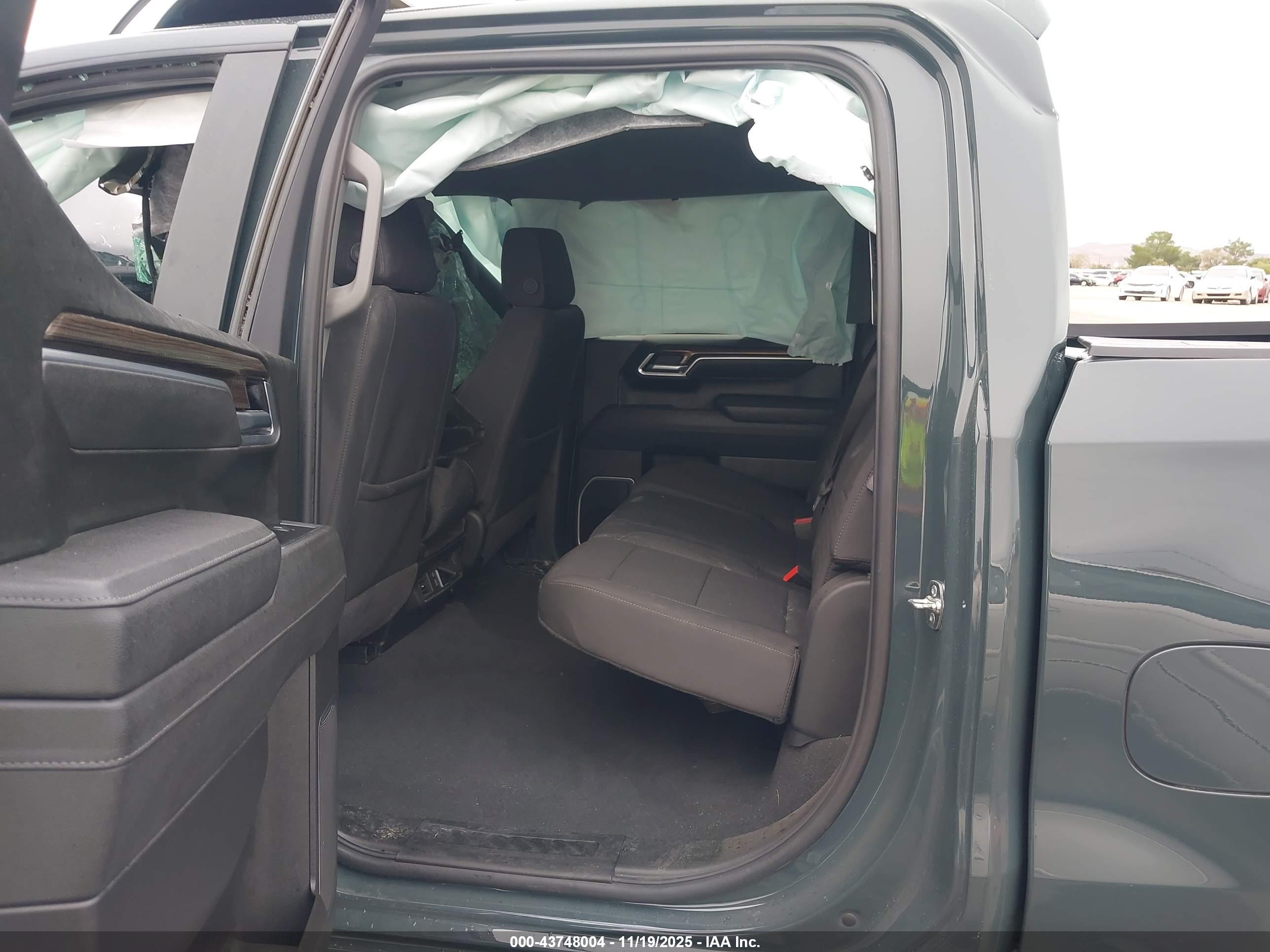 CHEVROLET SILVERADO image 8
