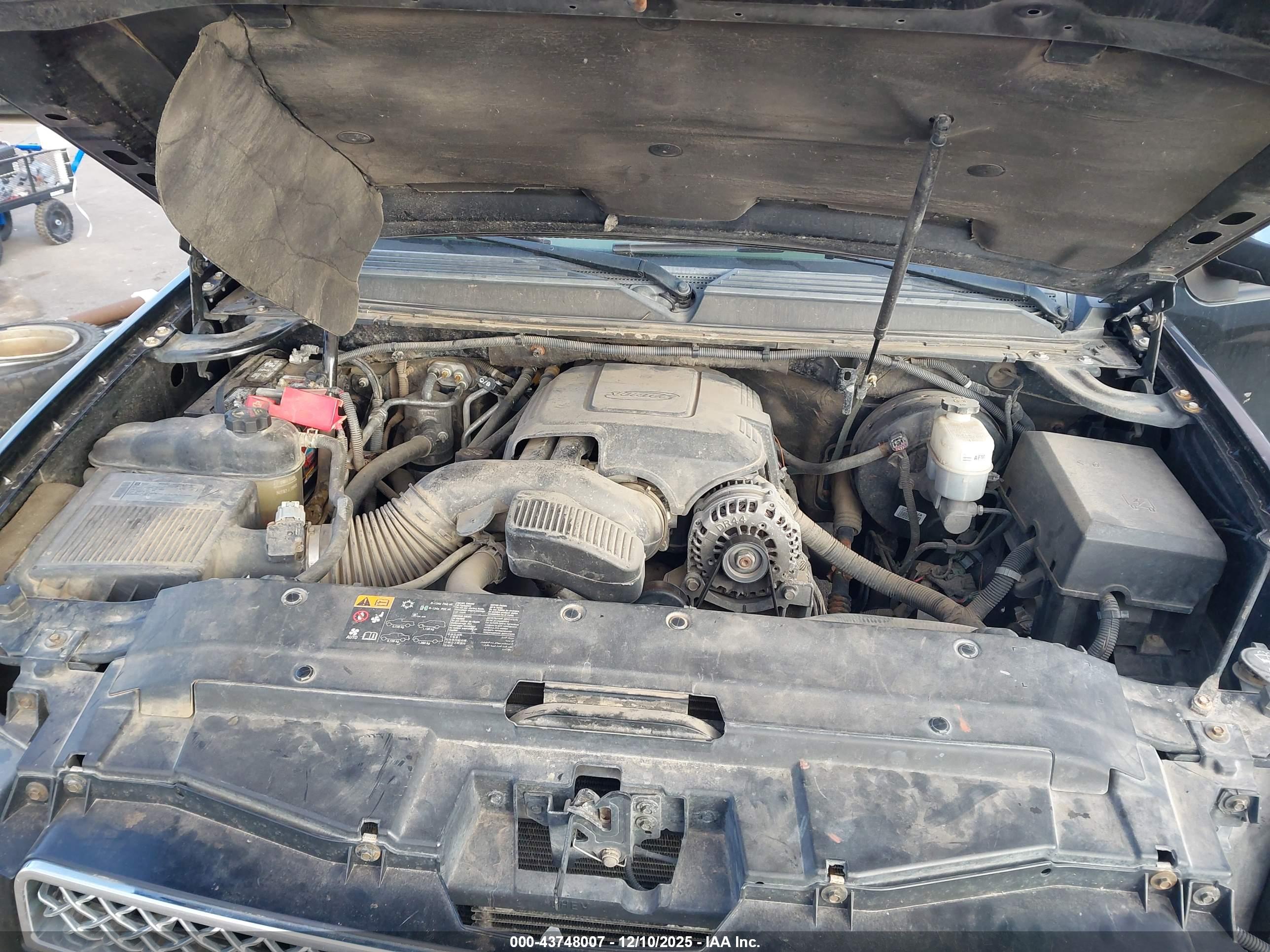 CHEVROLET SUBURBAN image 10