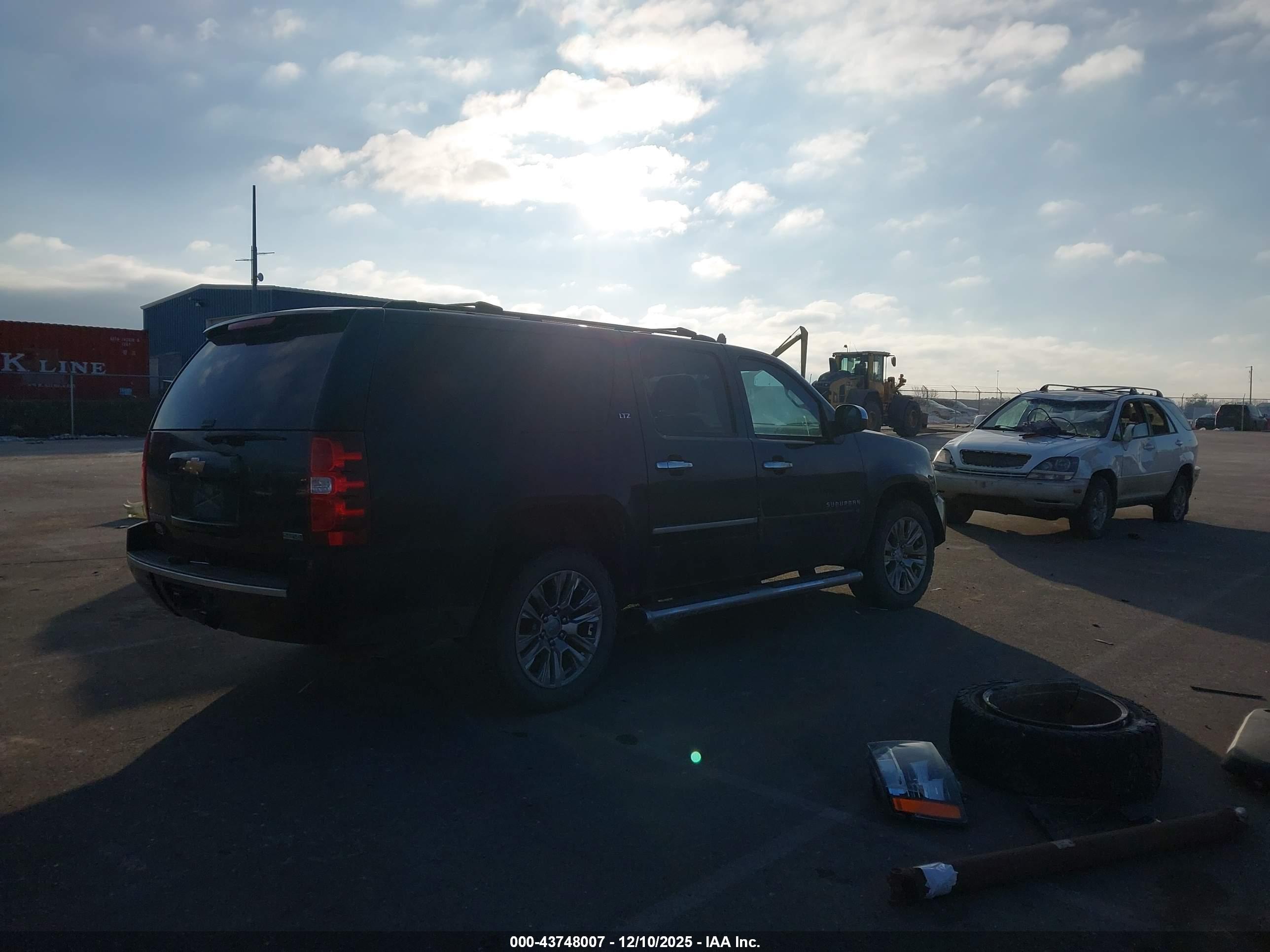 CHEVROLET SUBURBAN image 4